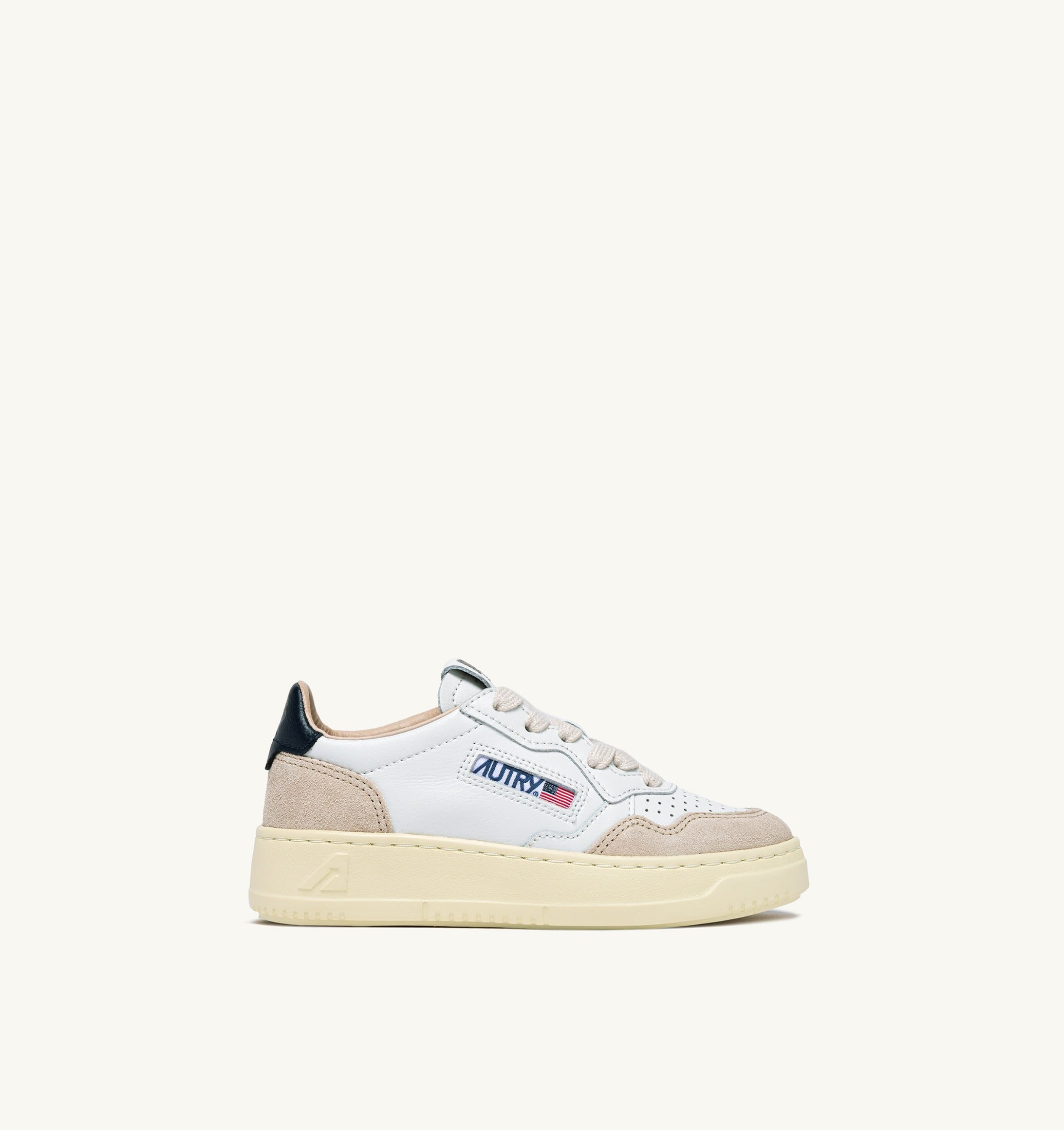 BASKETS MEDALIST KIDS LOW EN DAIM BLANC ET BLUE SPACE