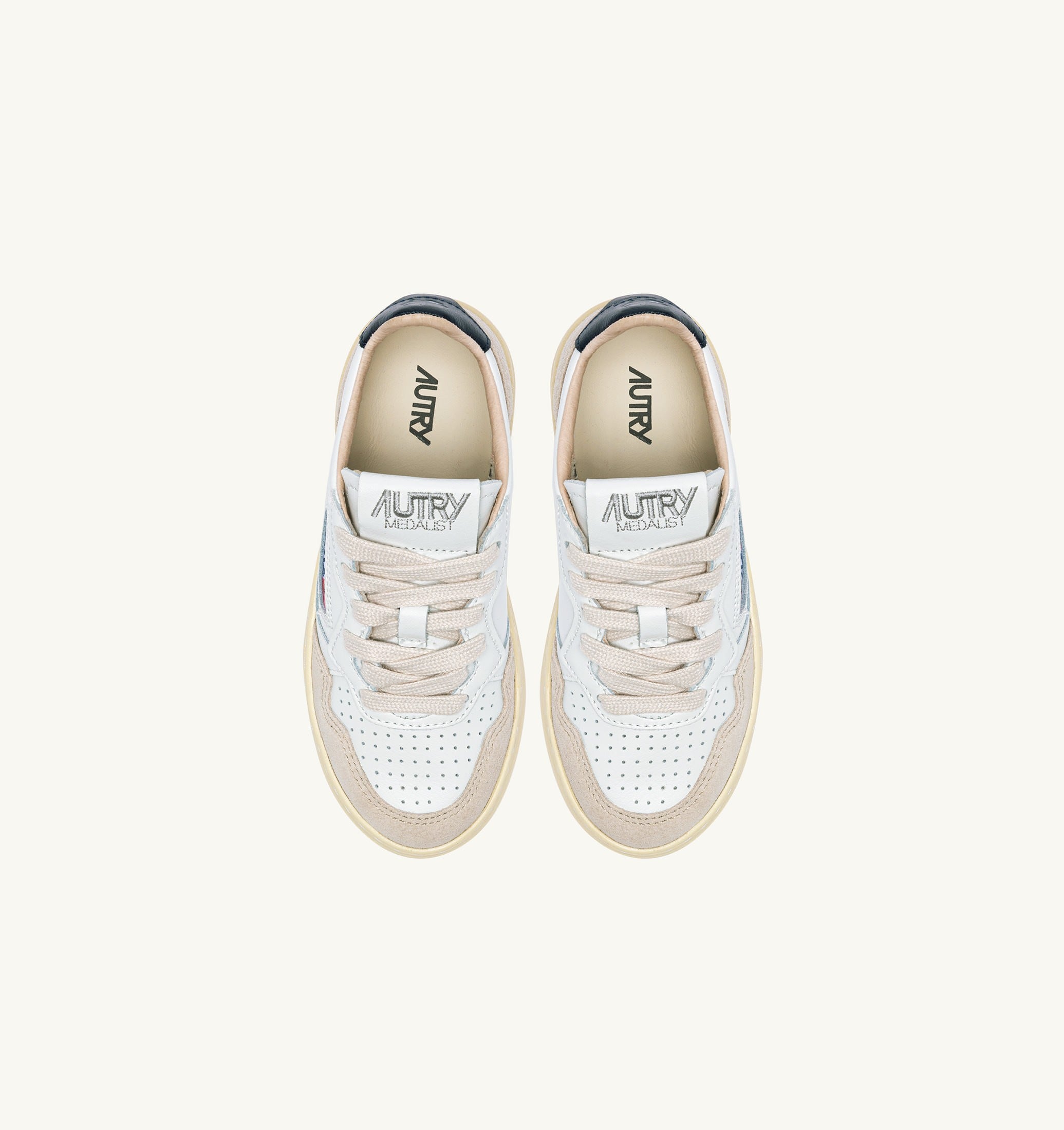 BASKETS MEDALIST KIDS LOW EN DAIM BLANC ET BLUE SPACE