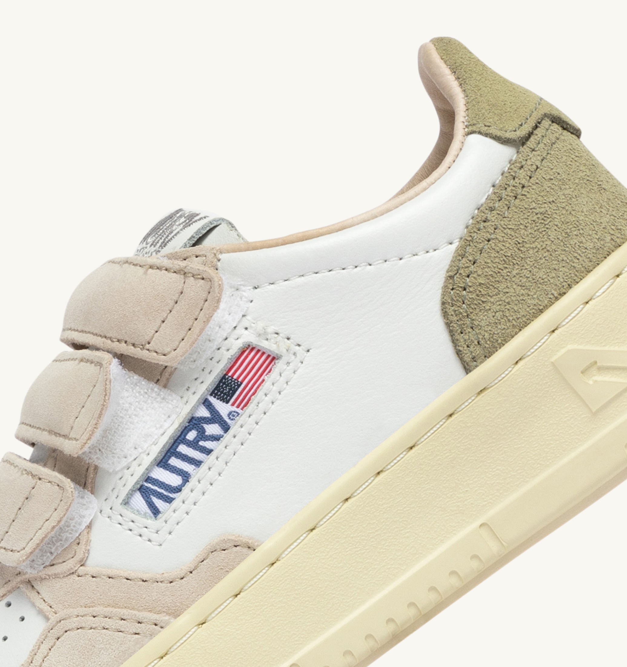BASKETS MEDALIST KIDSTRIPES EN CUIR BLANC ET DAIM VERT ET SAND