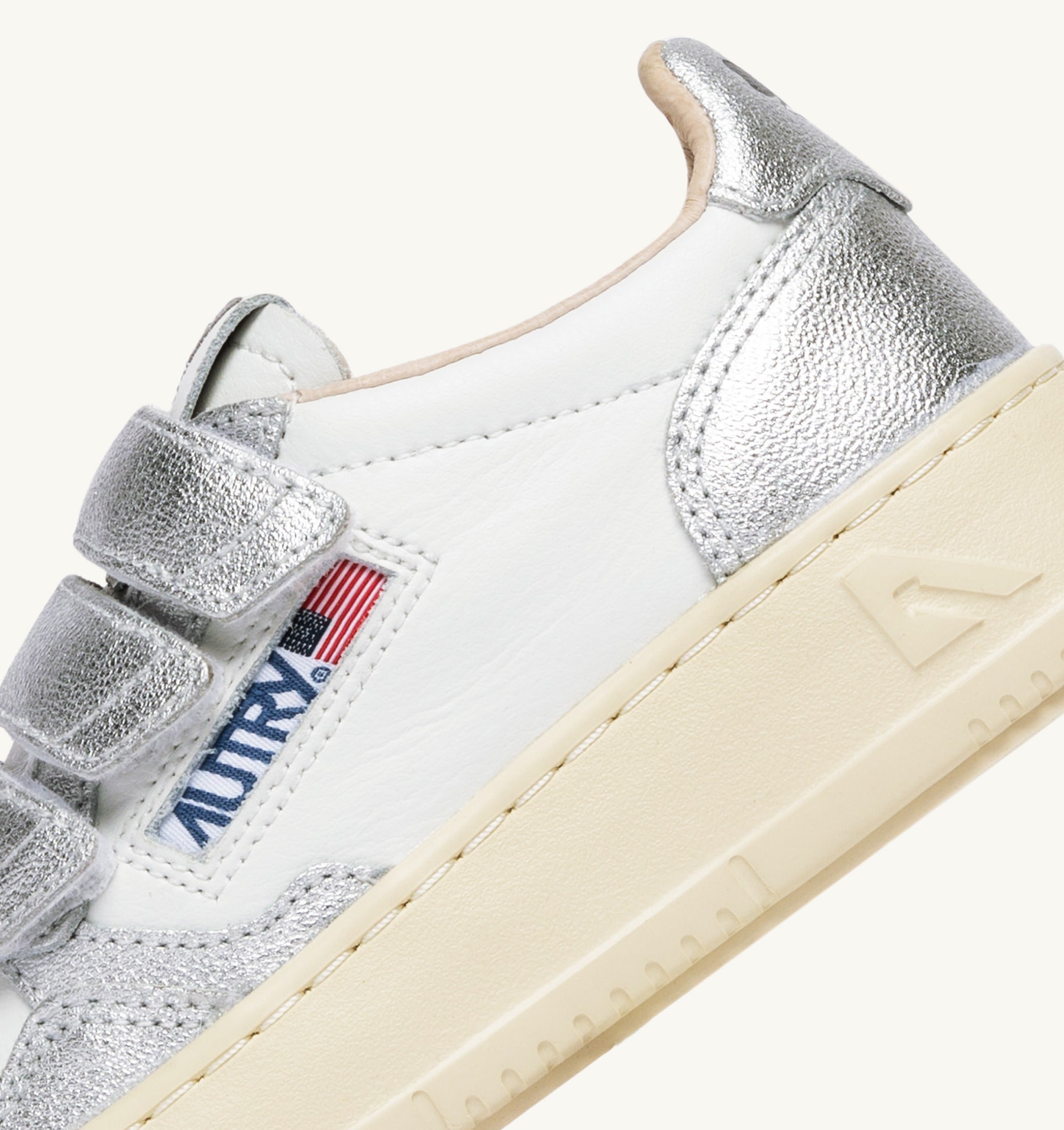 BASKETS MEDALIST KIDSTRIPES LOW BICOLORE EN CUIR BLANC ET ARGENT