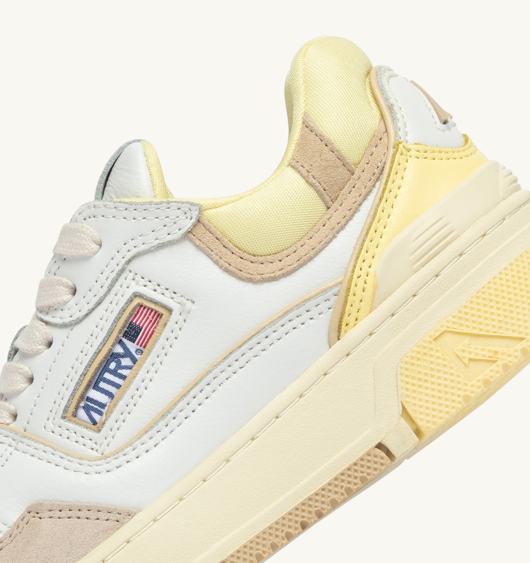 BASKETS CLC LOW EN CUIR ET DAIM BLANC BOULDER ET LEMON MERINGUE