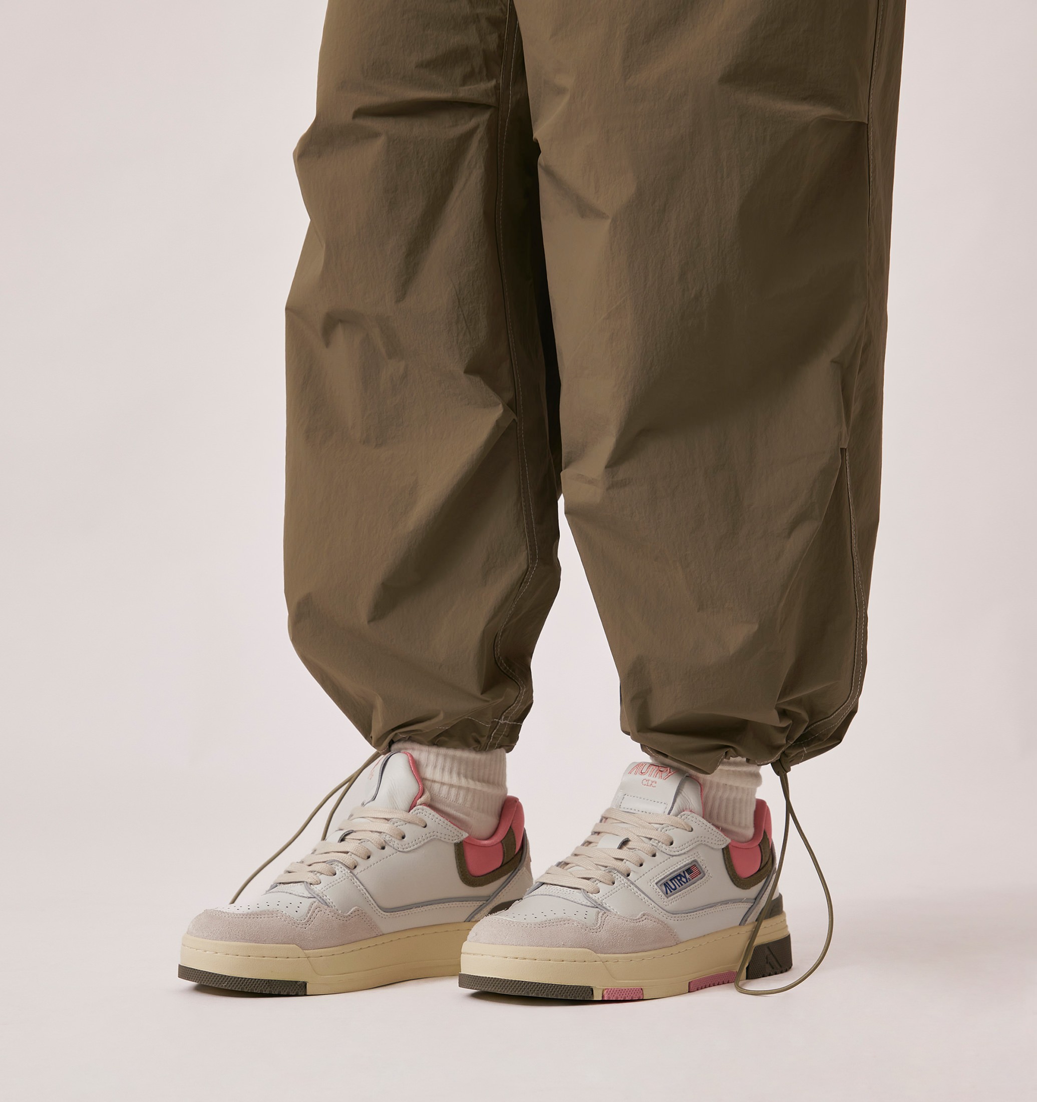 BASKETS CLC LOW EN CUIR ET DAIM COLORIS BLANC ET GERANIUM