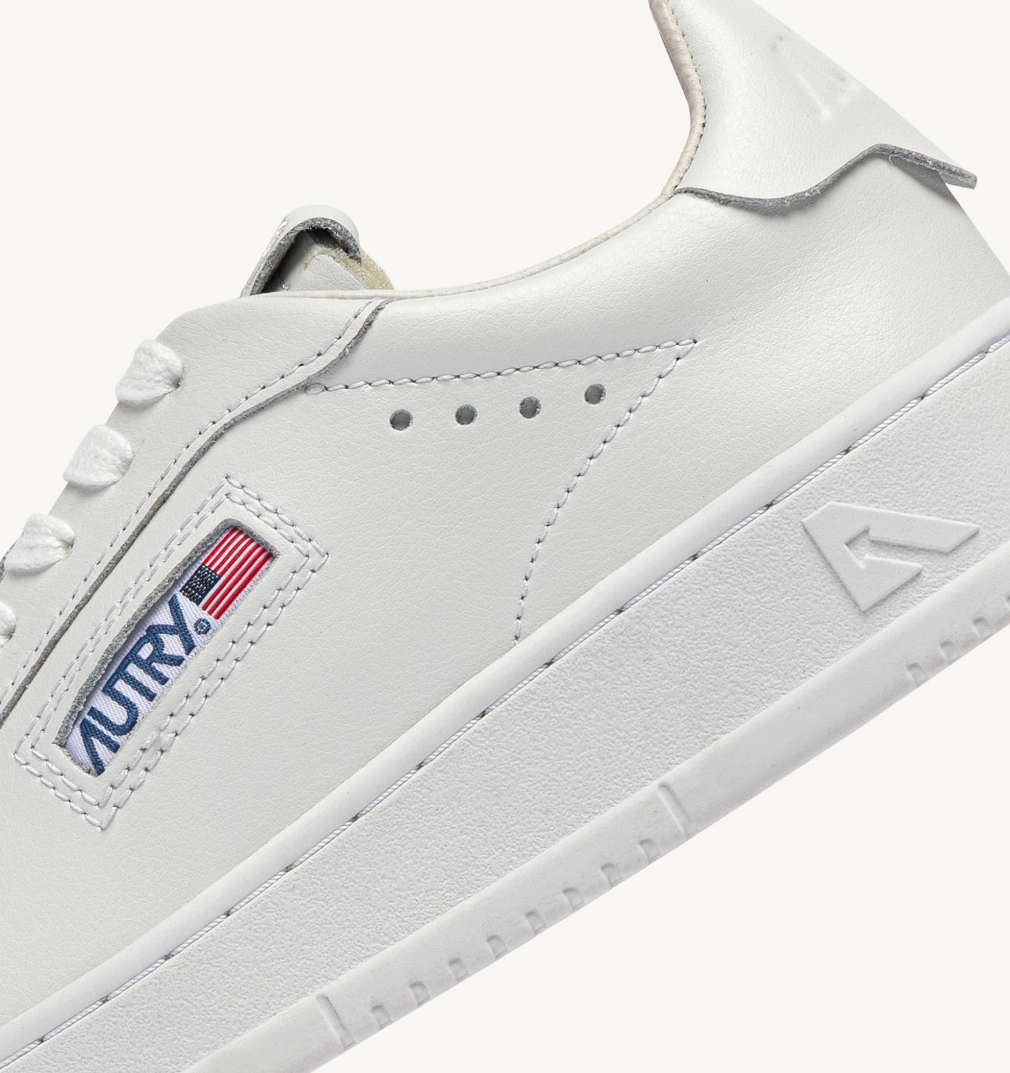 BASKETS DALLAS LOW EN CUIR BLANC