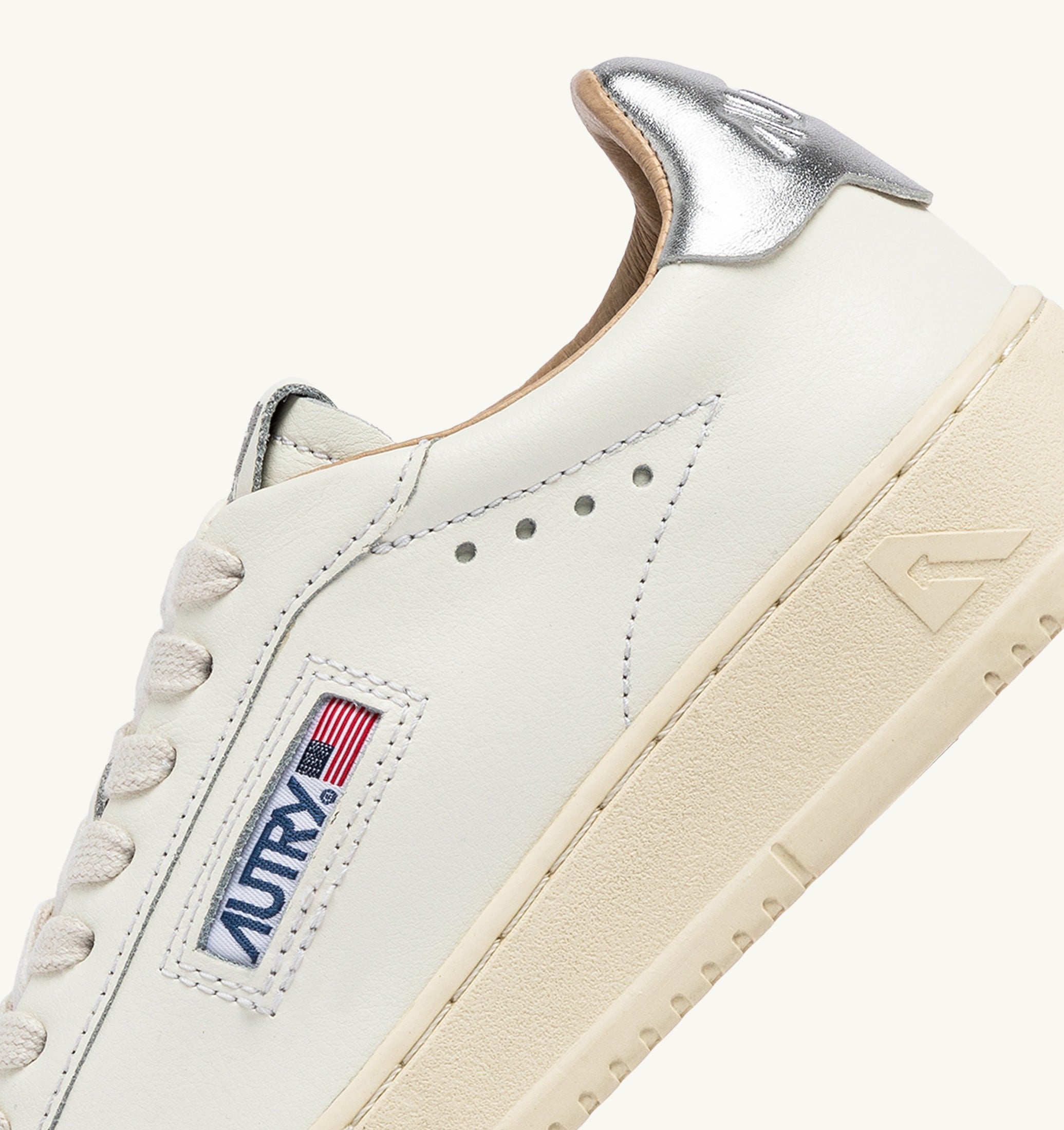 BASKETS DALLAS LOW EN CUIR BLANC ET ARGENT