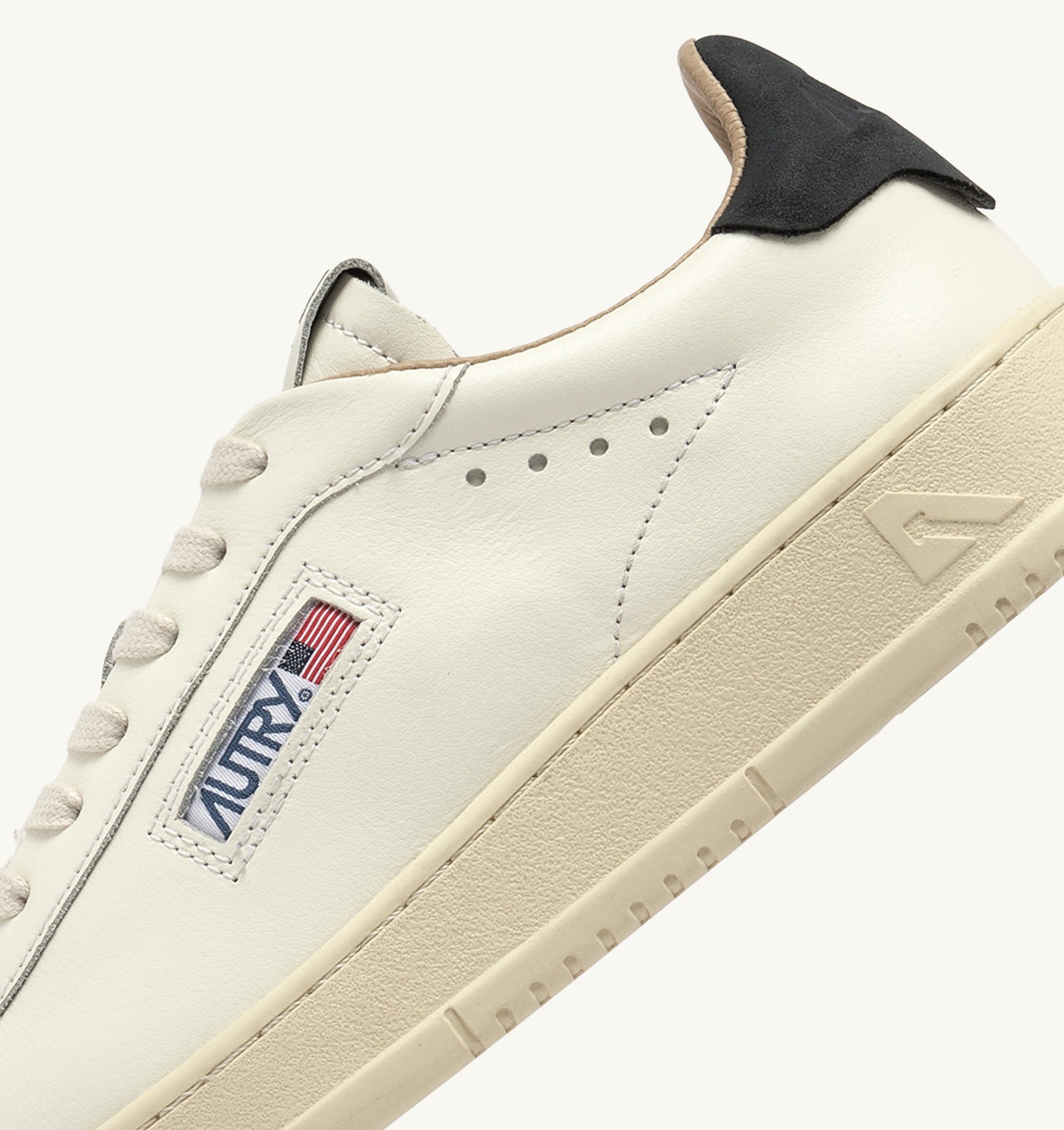 BASKETS DALLAS LOW EN CUIR BLANC ET SPACE
