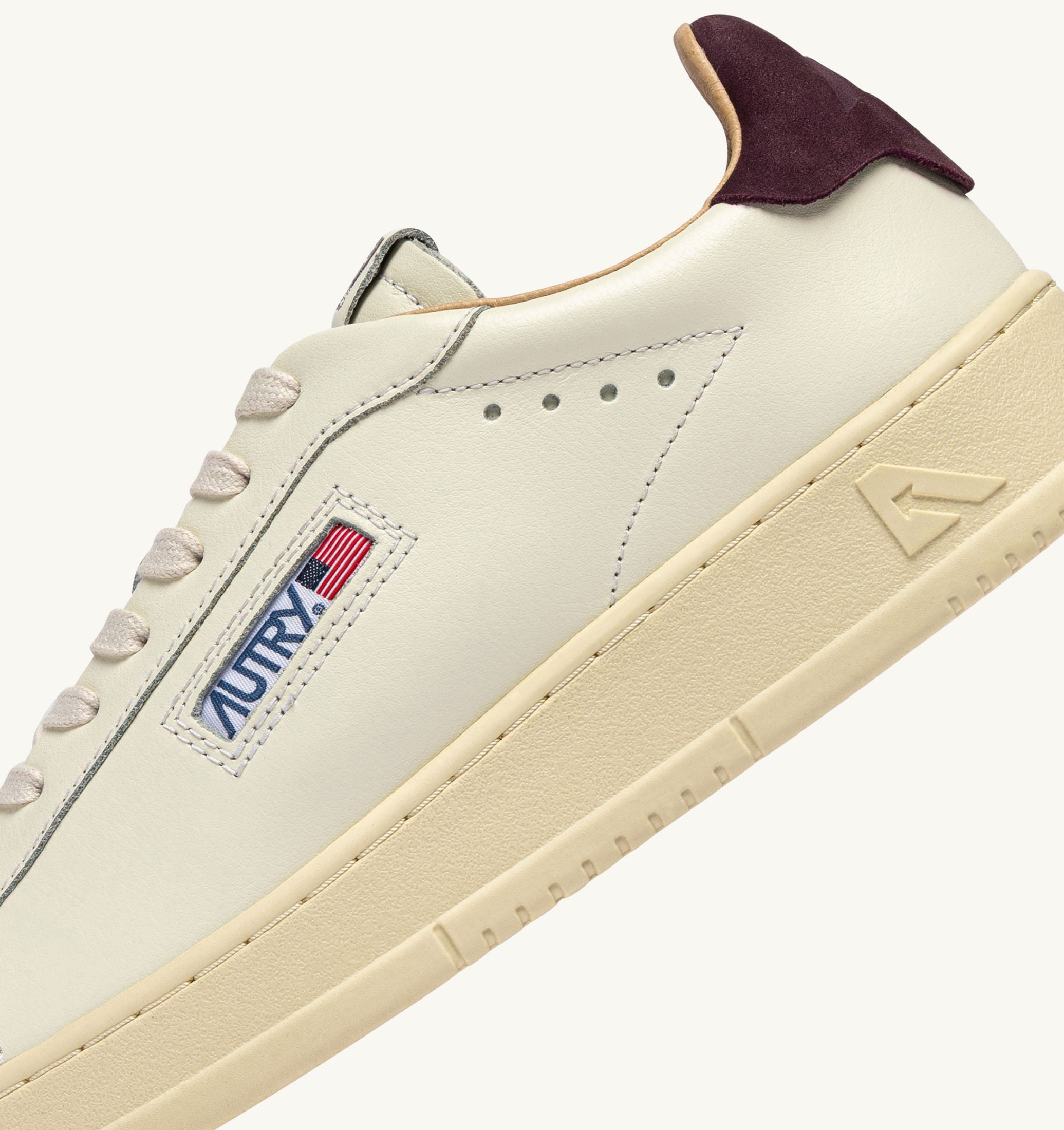 BASKETS DALLAS LOW EN CUIR MARSHMALLOW ET FIG