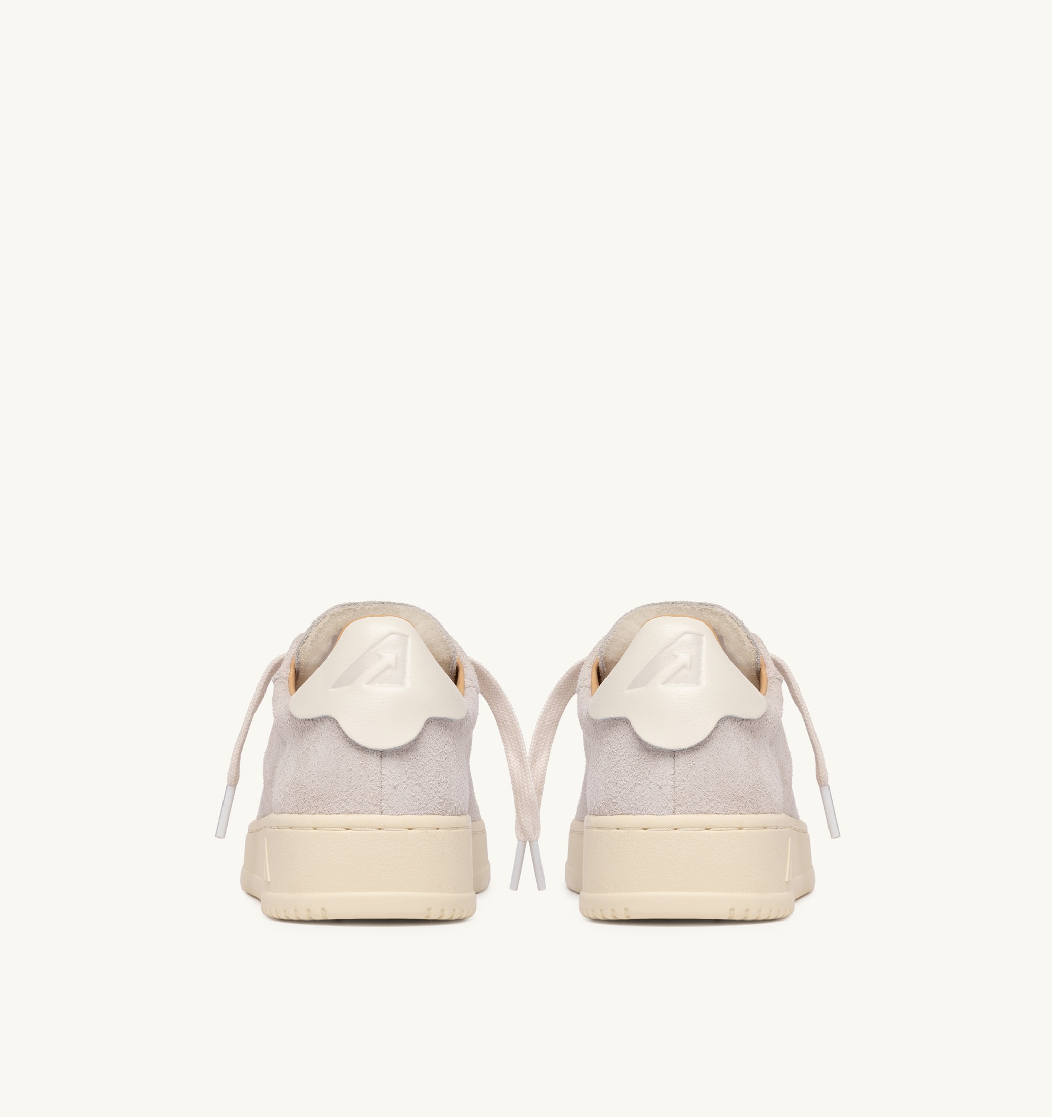 BASKETS DALLAS LOW EN DAIM BLANC