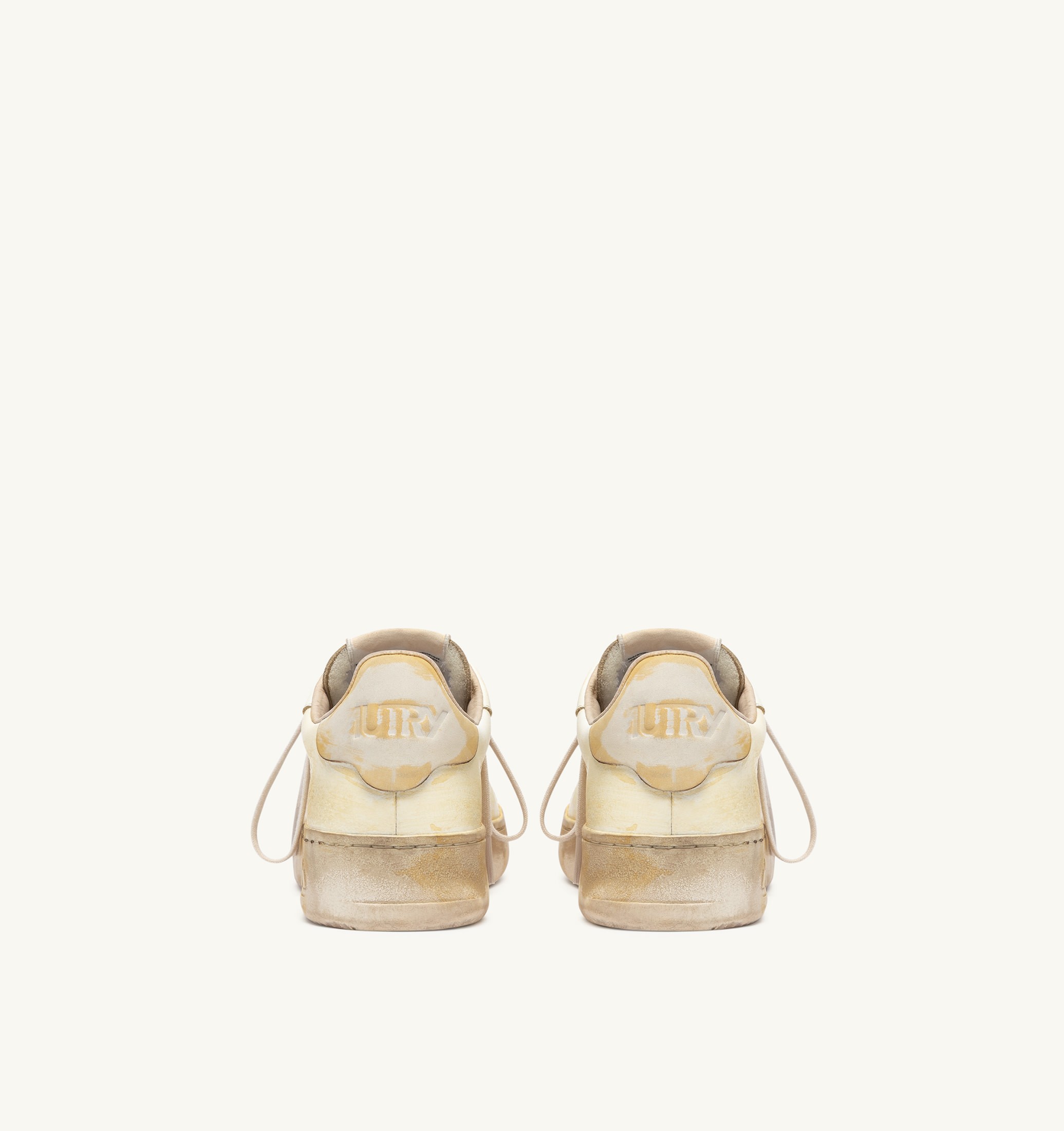 BASKETS DALLAS LOW SUPER VINTAGE EN CUIR MARSHMALLOW AVEC CHARM
