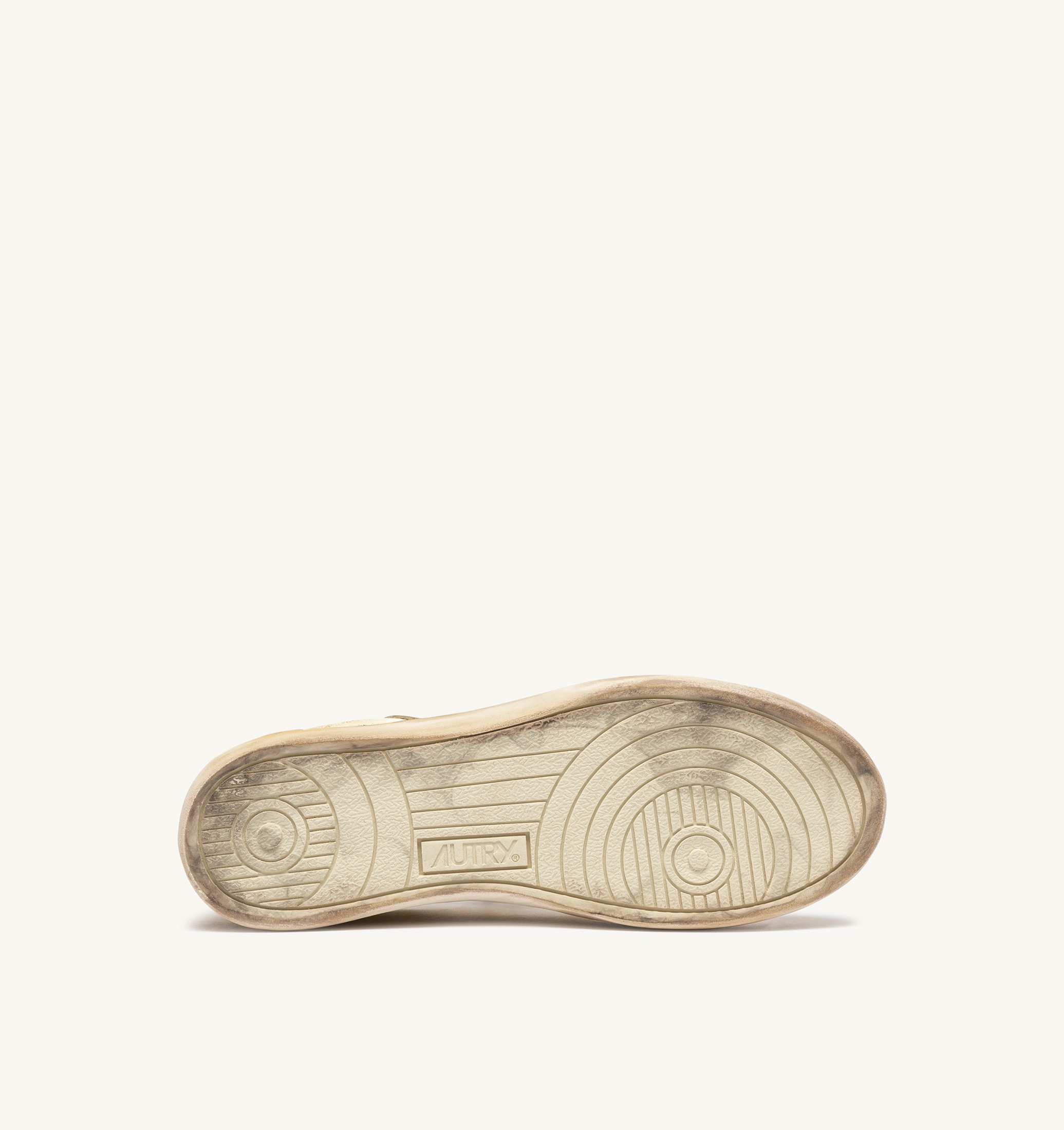 BASKETS DALLAS LOW SUPER VINTAGE EN CUIR MARSHMALLOW AVEC CHARM