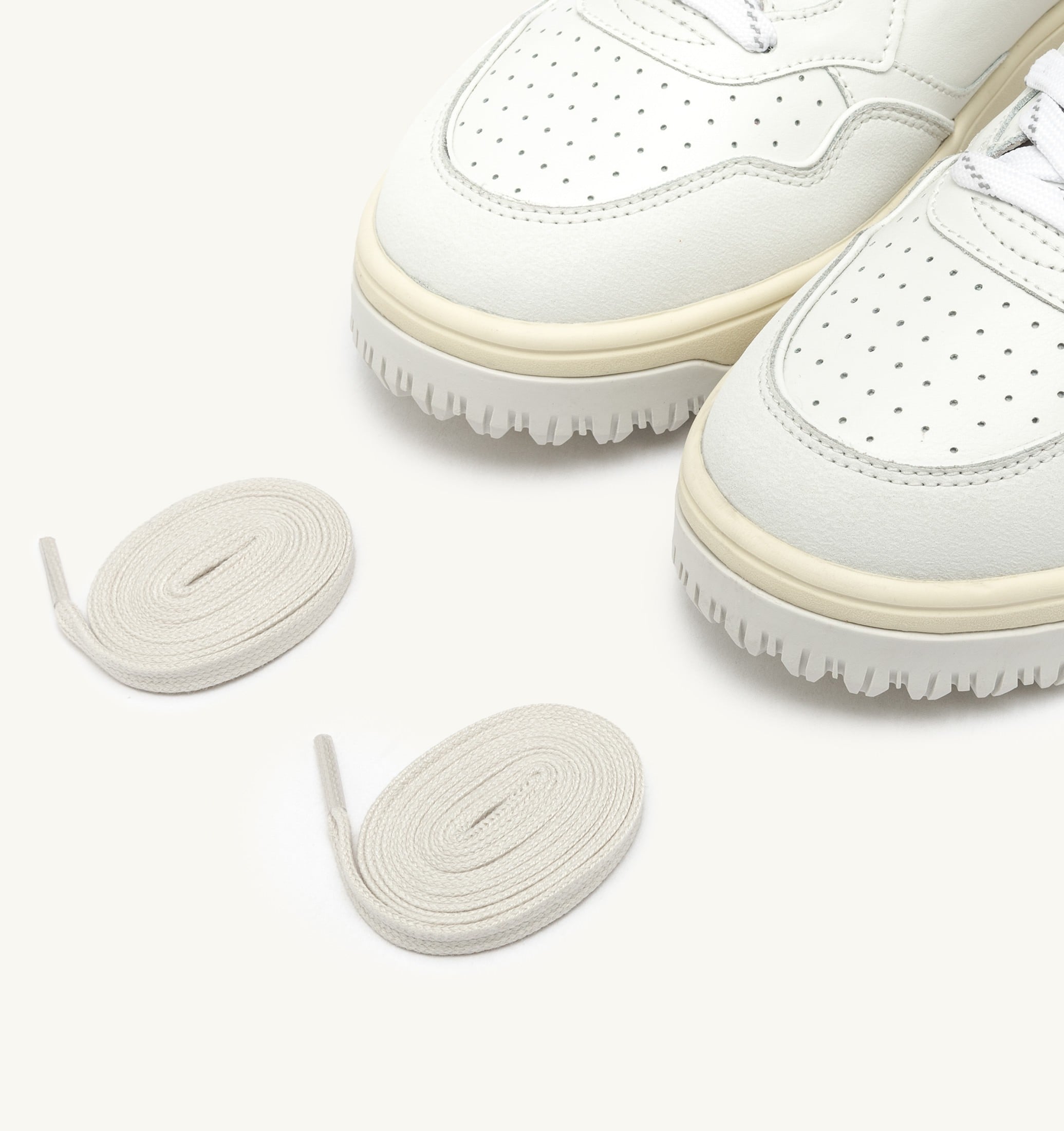BASKETS GOLF LOW EN CUIR BLANC