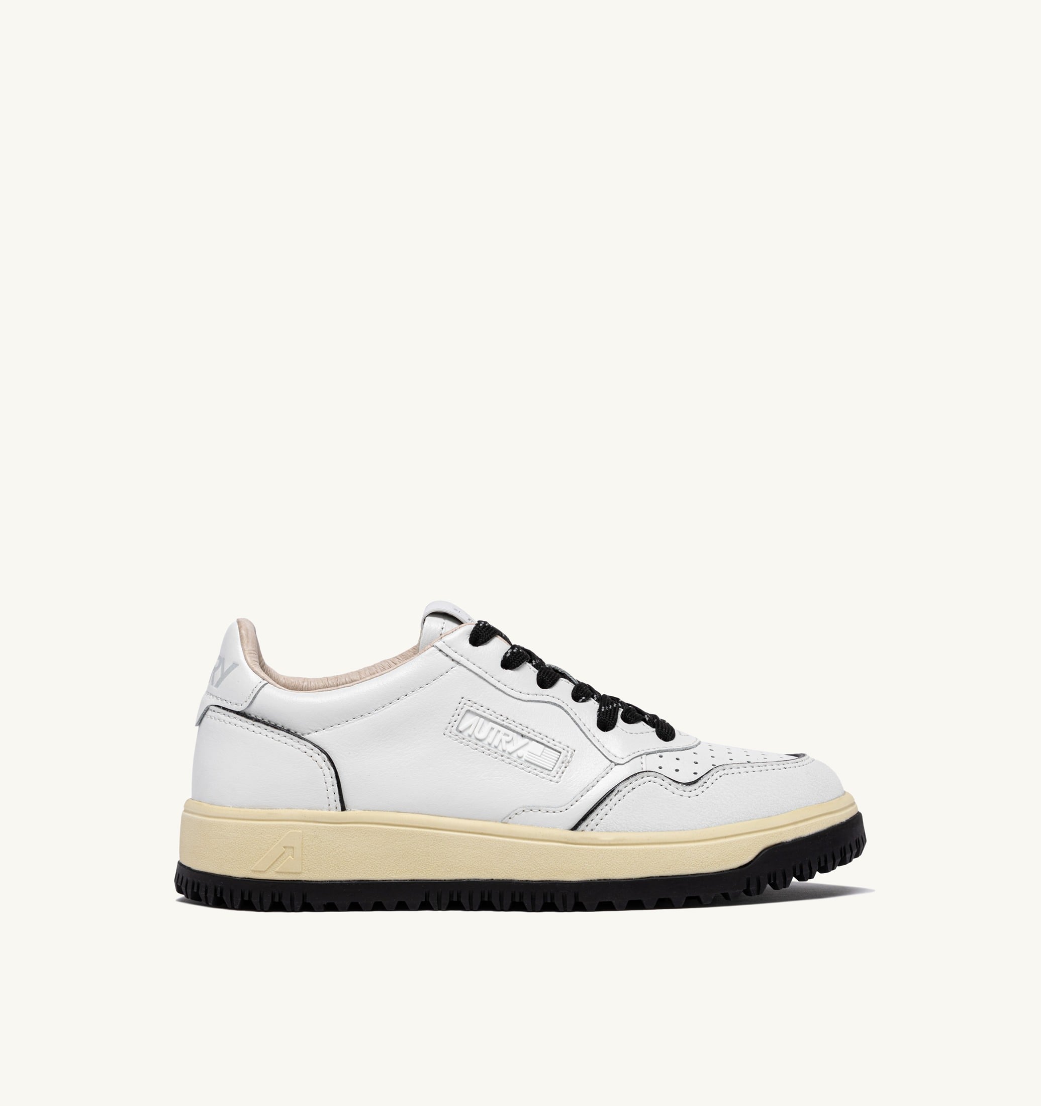 BASKETS GOLF LOW EN CUIR BLANC ET NOIR