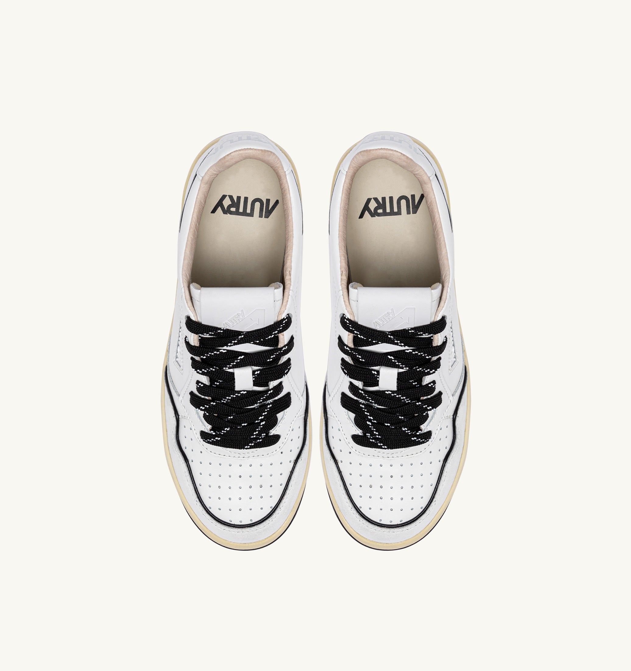 BASKETS GOLF LOW EN CUIR BLANC ET NOIR