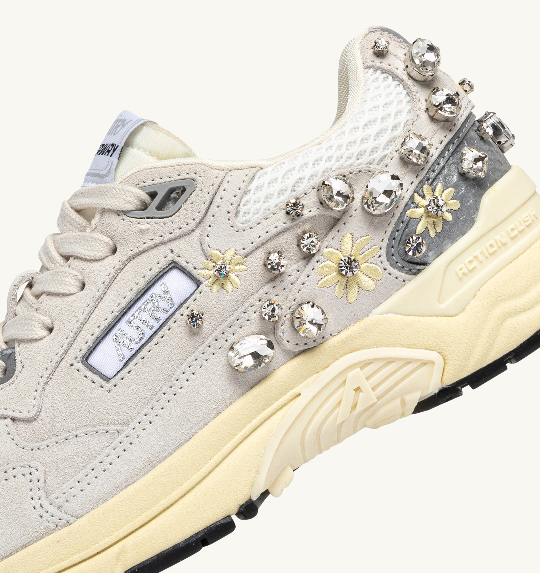 BASKETS HYPERWAY EN MESH ET DAIM BLANC AVEC DÉTAILS