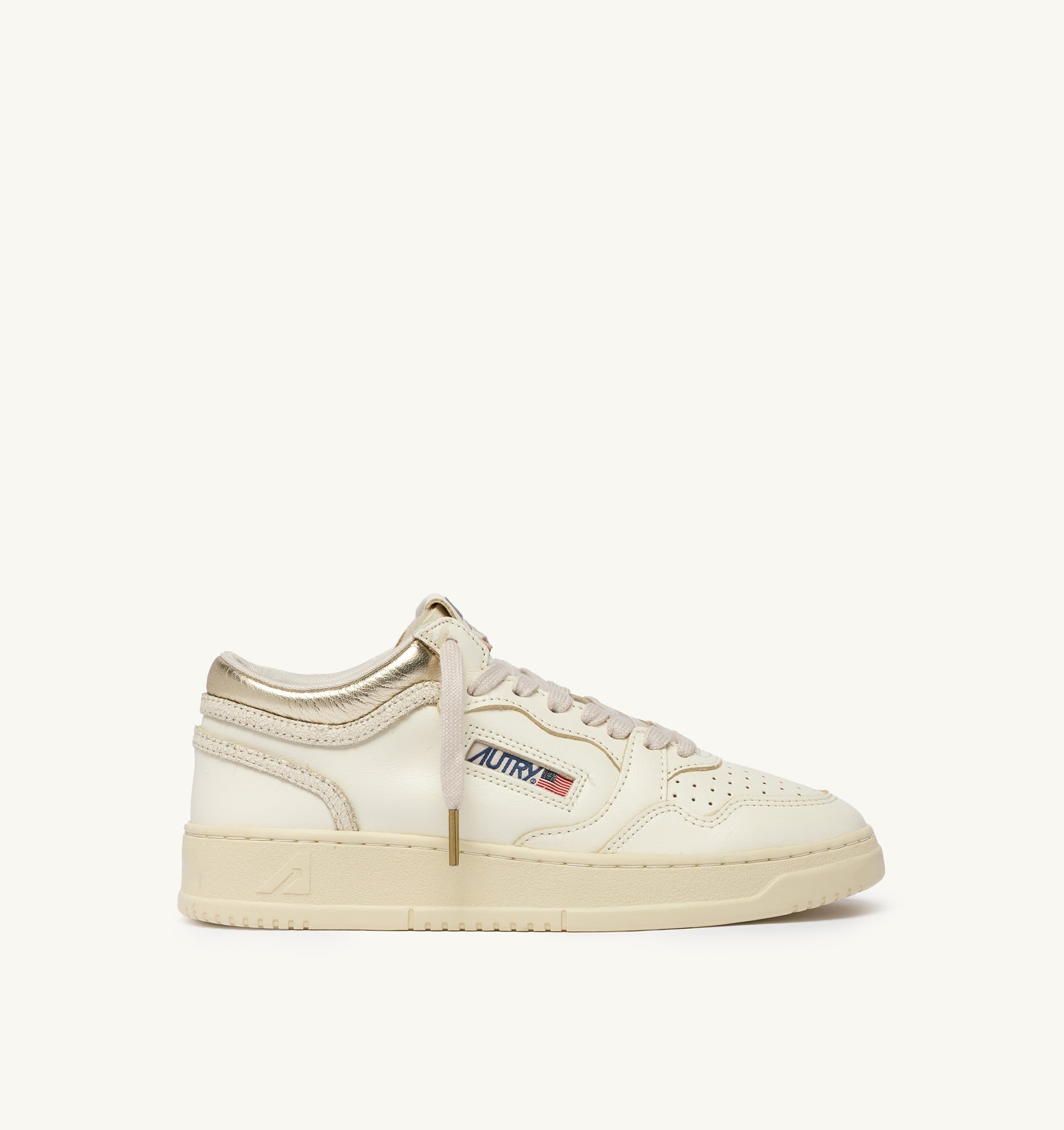 BASKETS MED-WAY EN CUIR COLORIS MARSHMALLOW ET PLATINE