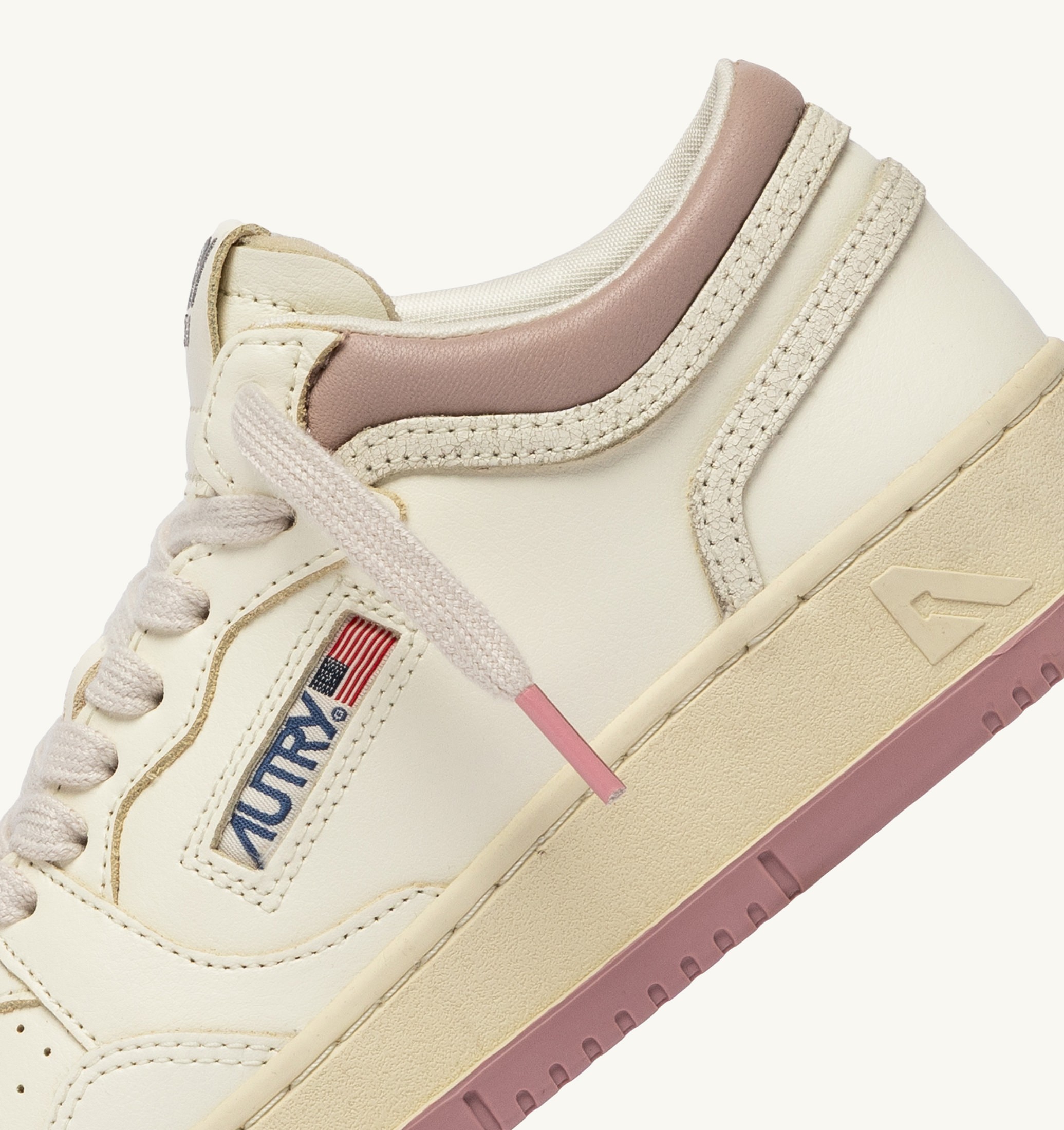 BASKETS MED-WAY EN CUIR COLORIS MARSHMALLOW ET ZEPHYR