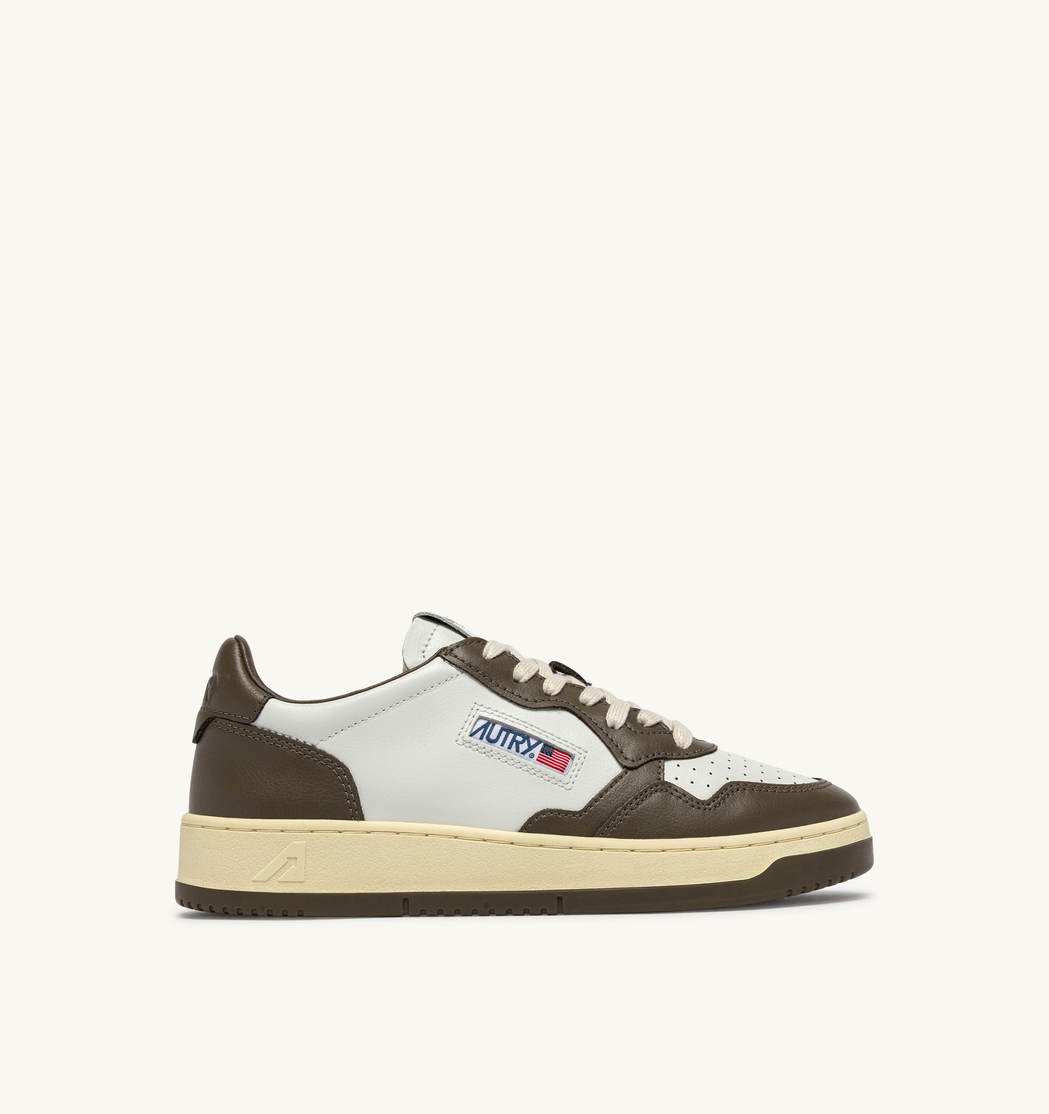 BASKETS MEDALIST LOW BICOLORE EN CUIR BLANC ET CHOCOLATE