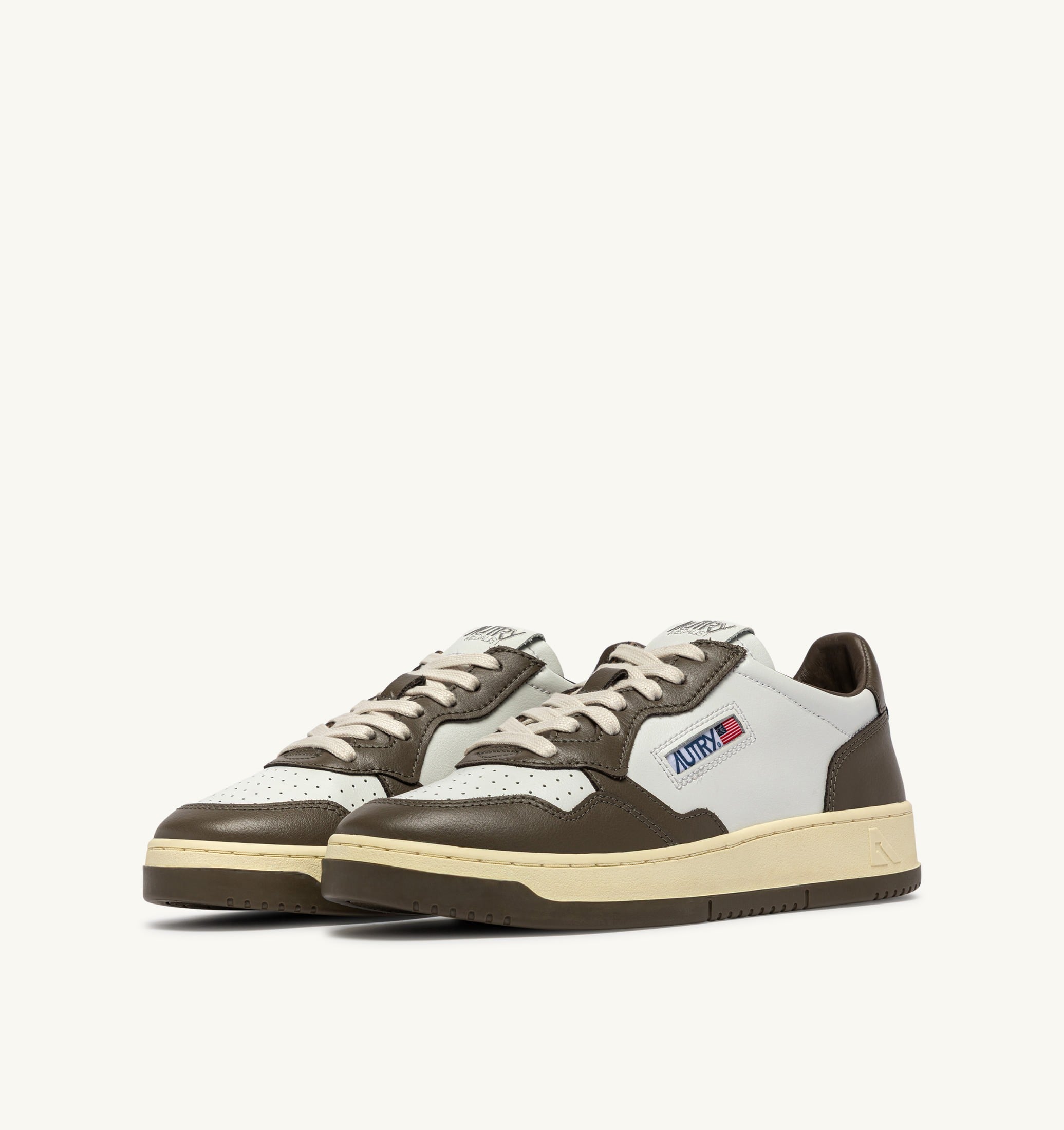 BASKETS MEDALIST LOW BICOLORE EN CUIR BLANC ET CHOCOLATE