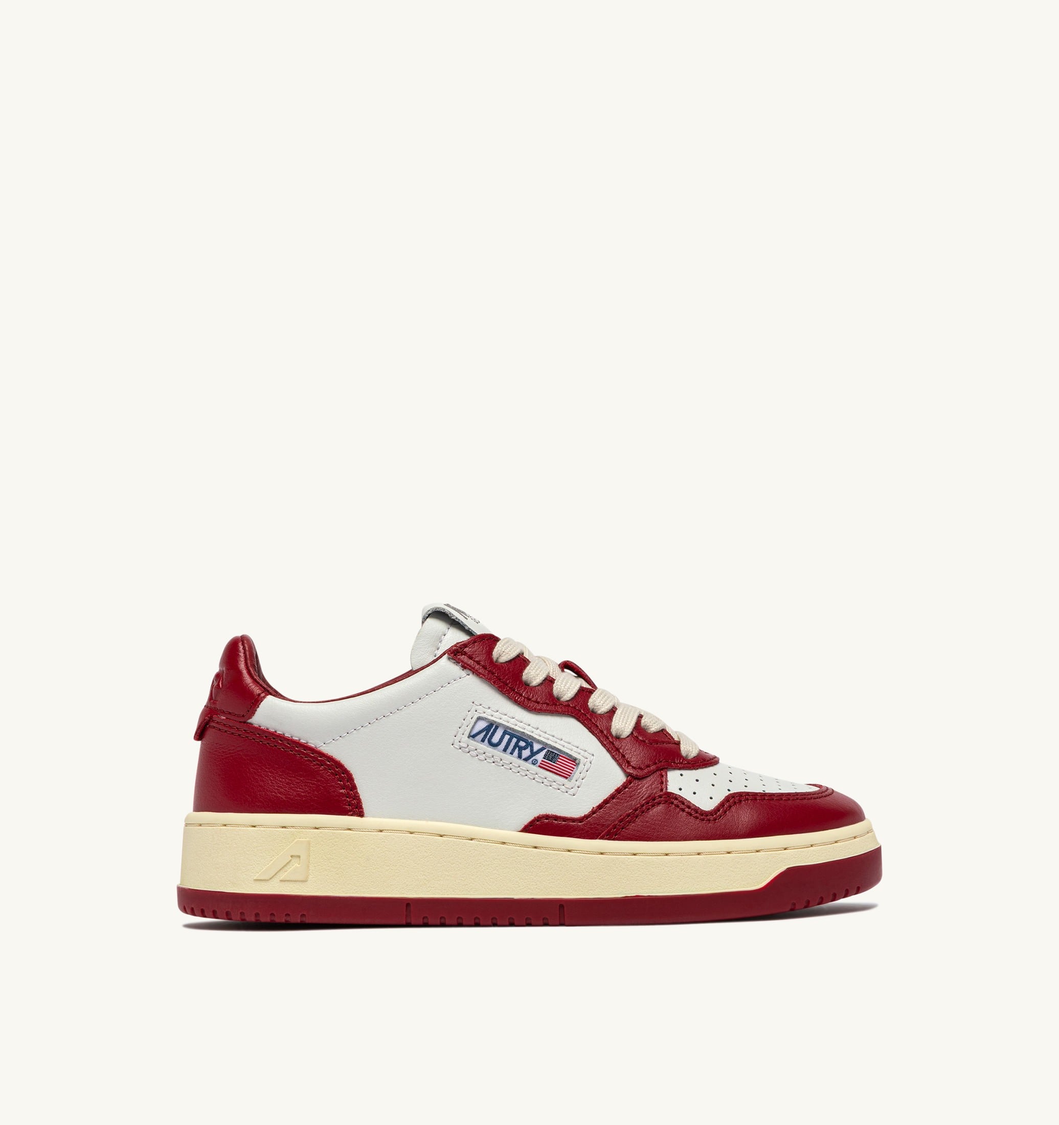 BASKETS MEDALIST LOW BICOLORE EN CUIR BLANC ET DEEP CLARET