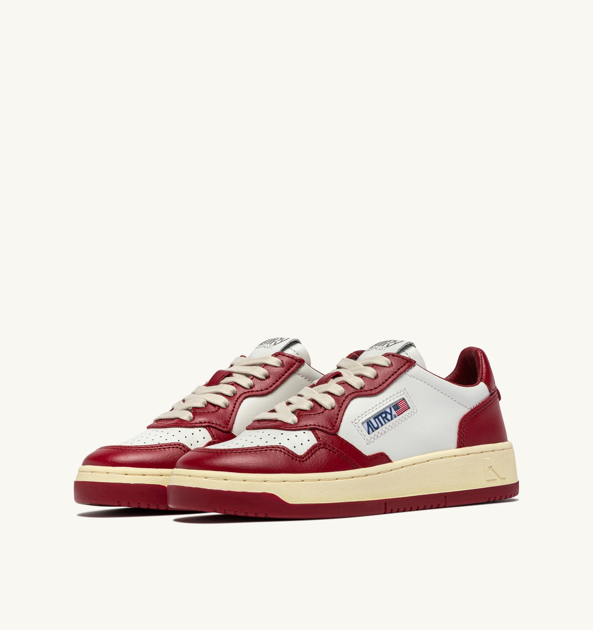 BASKETS MEDALIST LOW BICOLORE EN CUIR BLANC ET DEEP CLARET