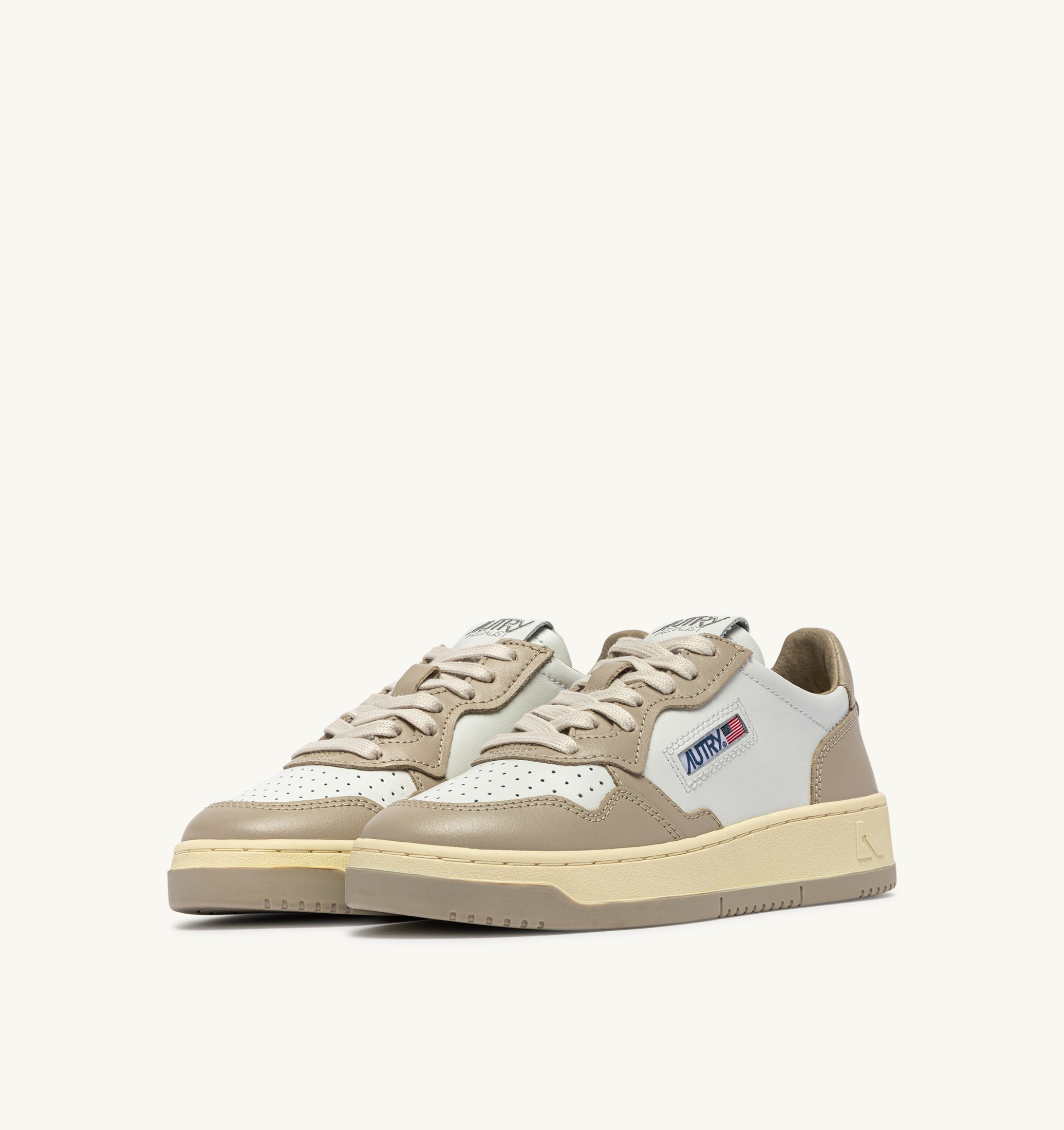 BASKETS MEDALIST LOW BICOLORE EN CUIR BLANC ET FEATHER GRAY