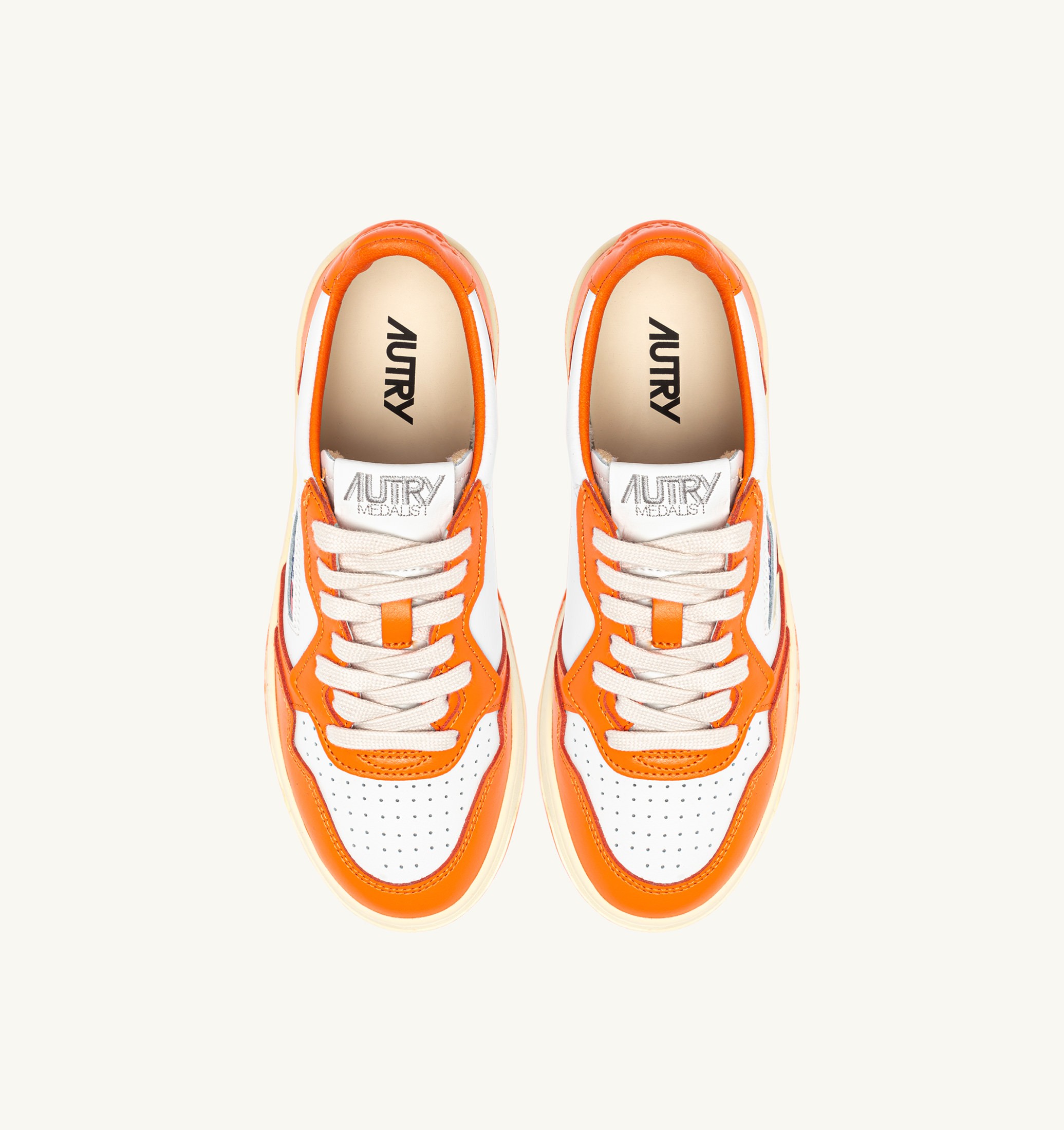 BASKETS MEDALIST LOW BICOLORE EN CUIR BLANC ET PARSIMMON ORANGE