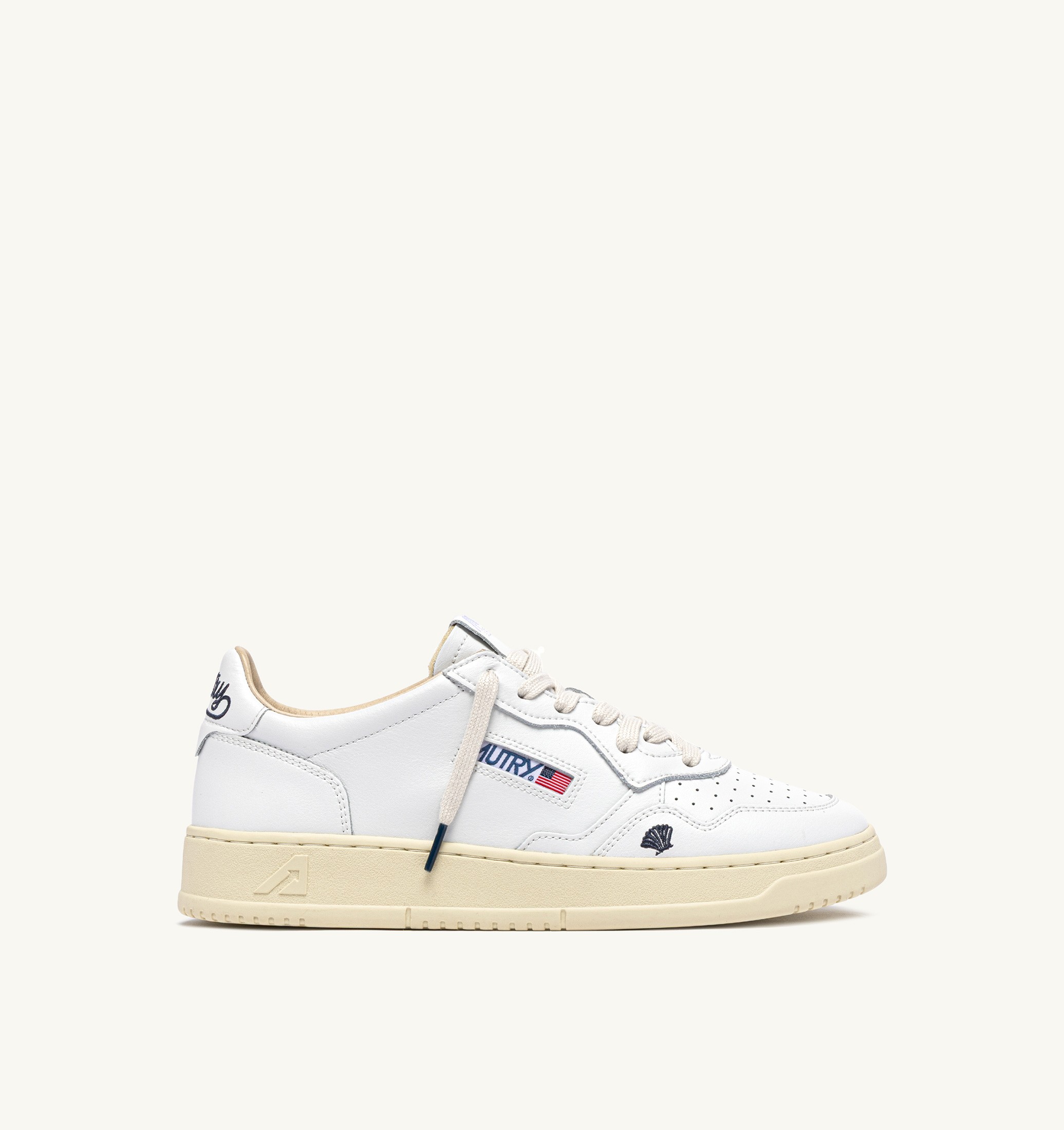 BASKETS MEDALIST LOW EN CUIR BLANC AVEC DÉTAILS SPACE BLUE