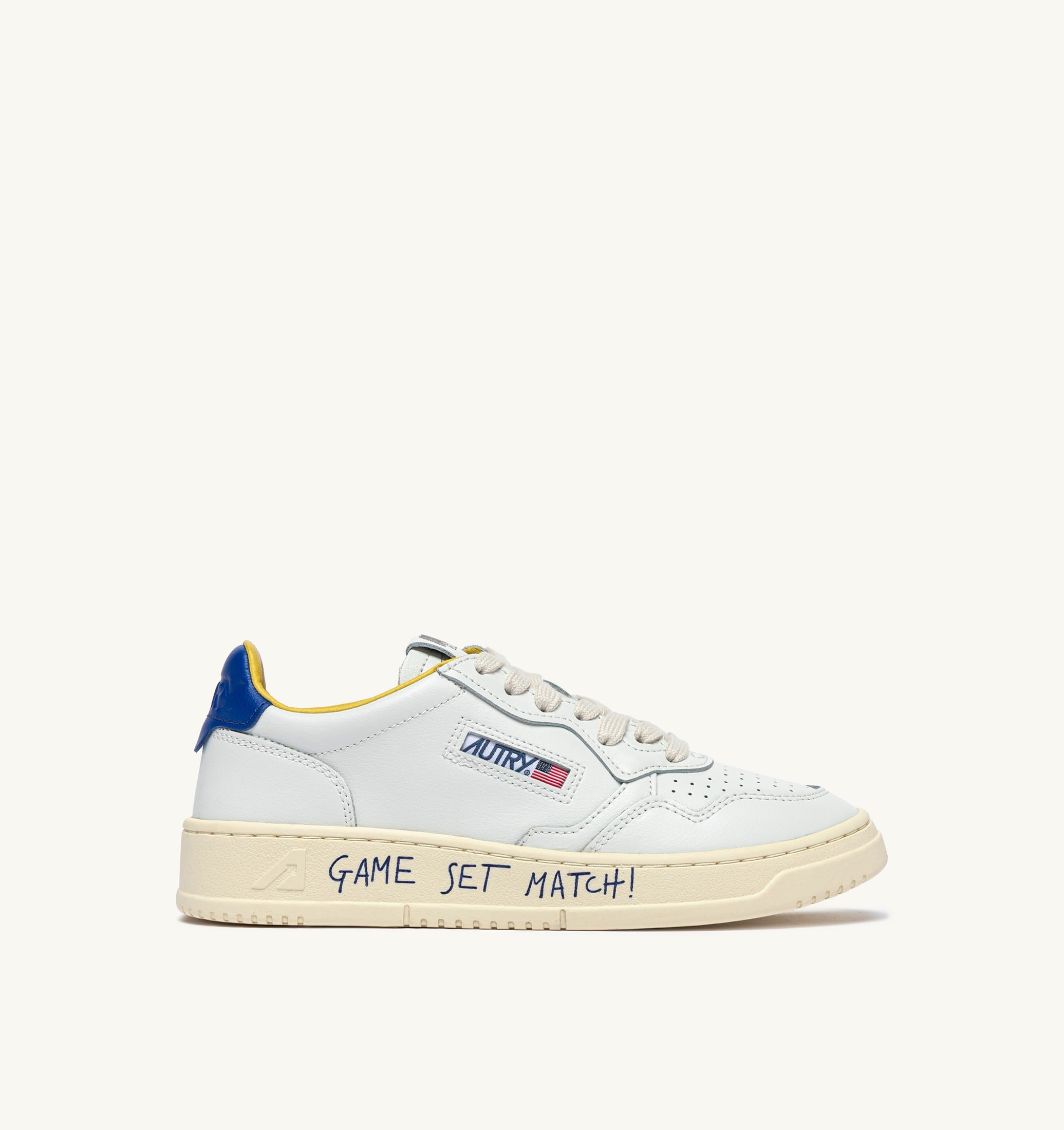 BASKETS MEDALIST LOW EN CUIR BLANC ET BEAU BLUE AVEC LETTERING