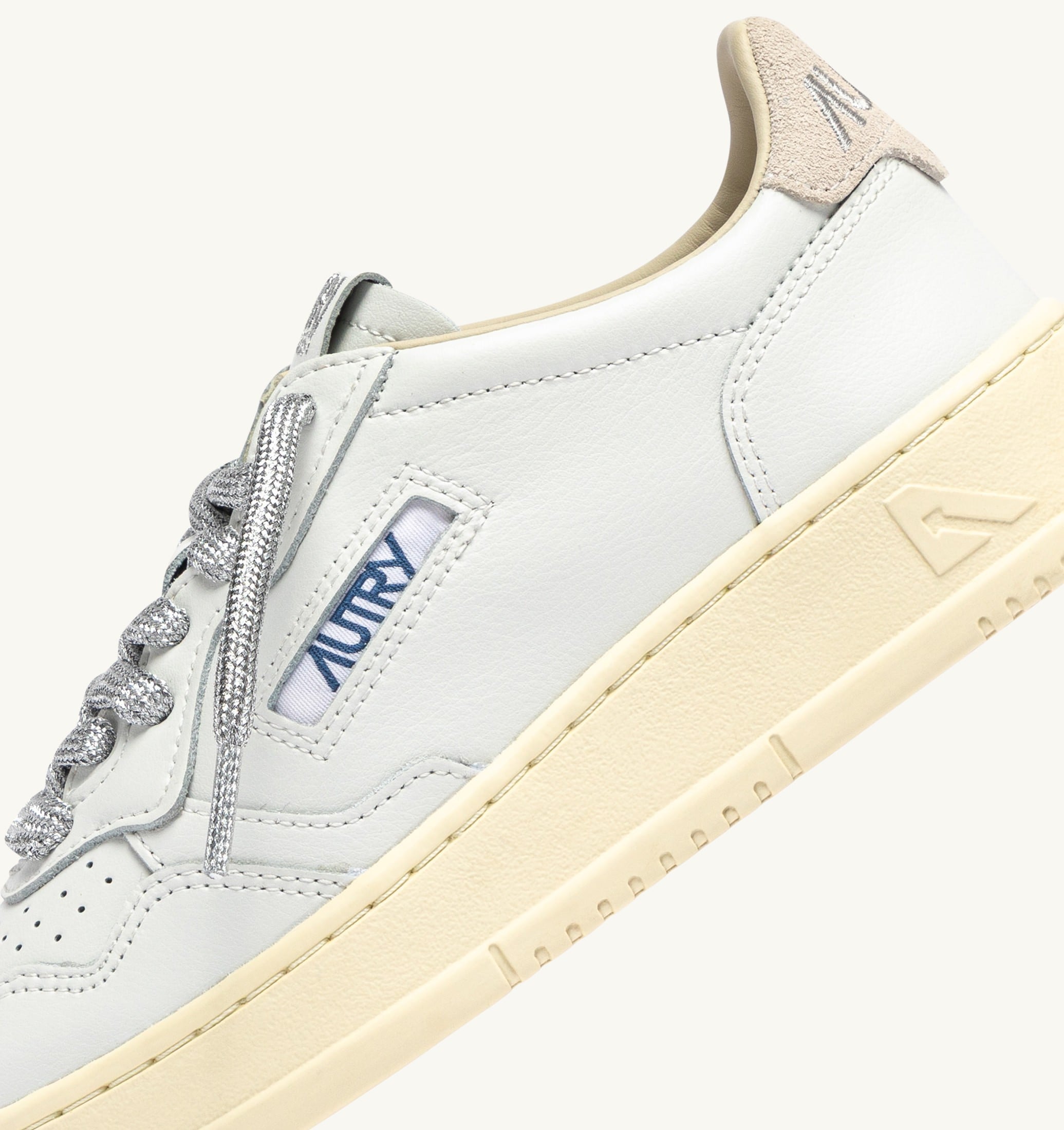 BASKETS MEDALIST LOW EN CUIR BLANC ET DÉTAILS LUREX ARGENT