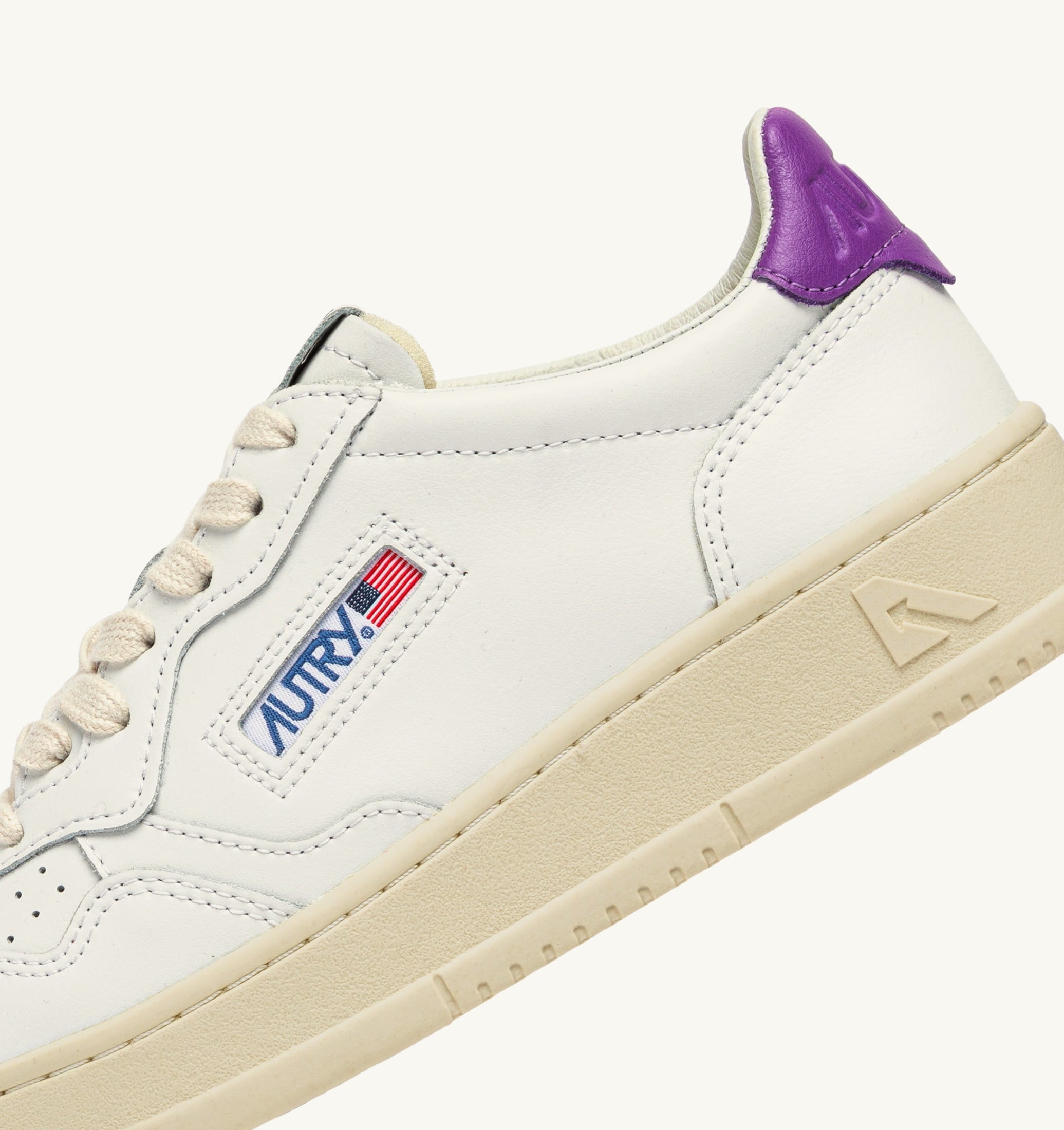 BASKETS MEDALIST LOW EN CUIR BLANC ET DEWBERRY