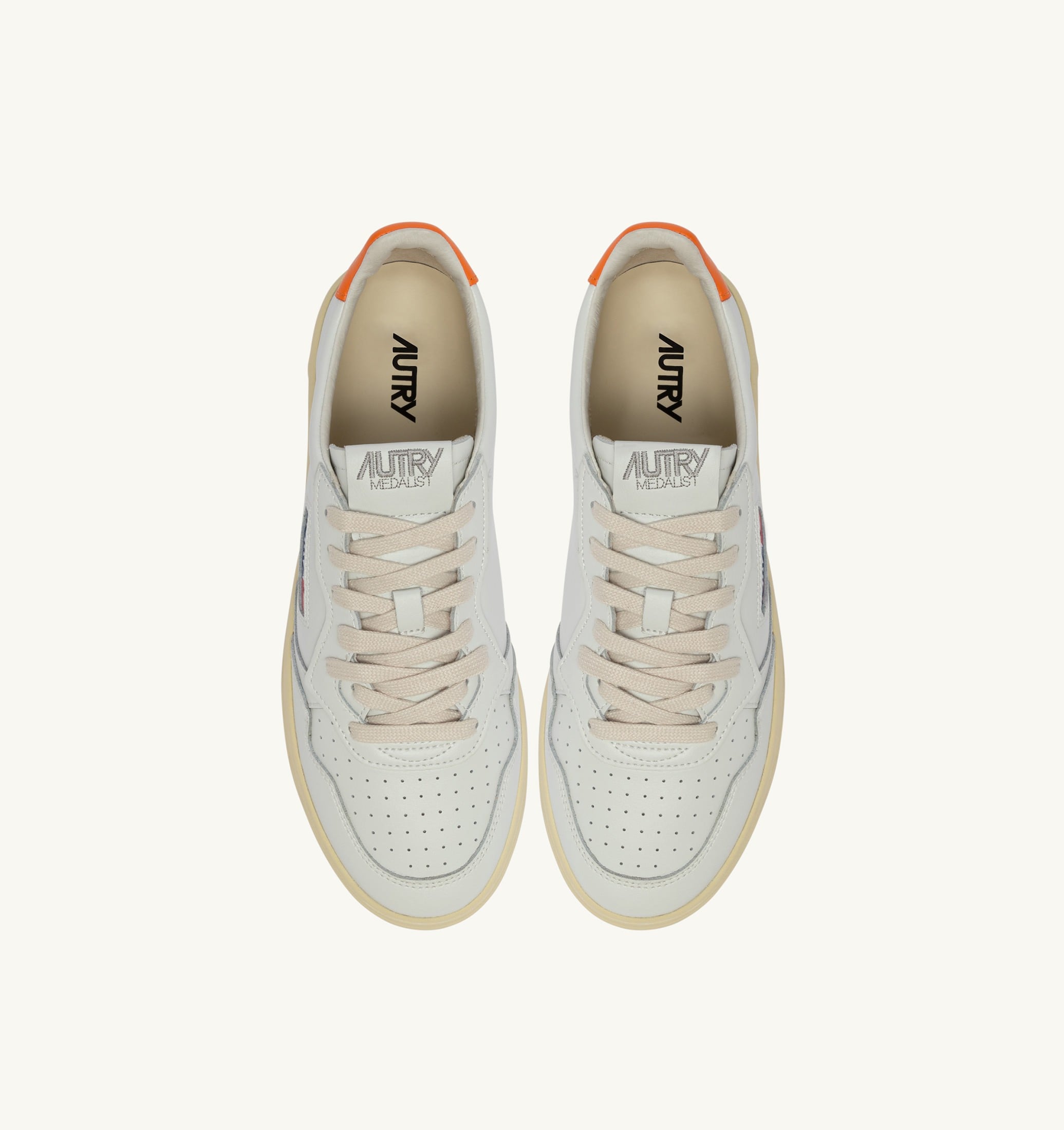 BASKETS MEDALIST LOW EN CUIR BLANC ET PARSIMMON ORANGE