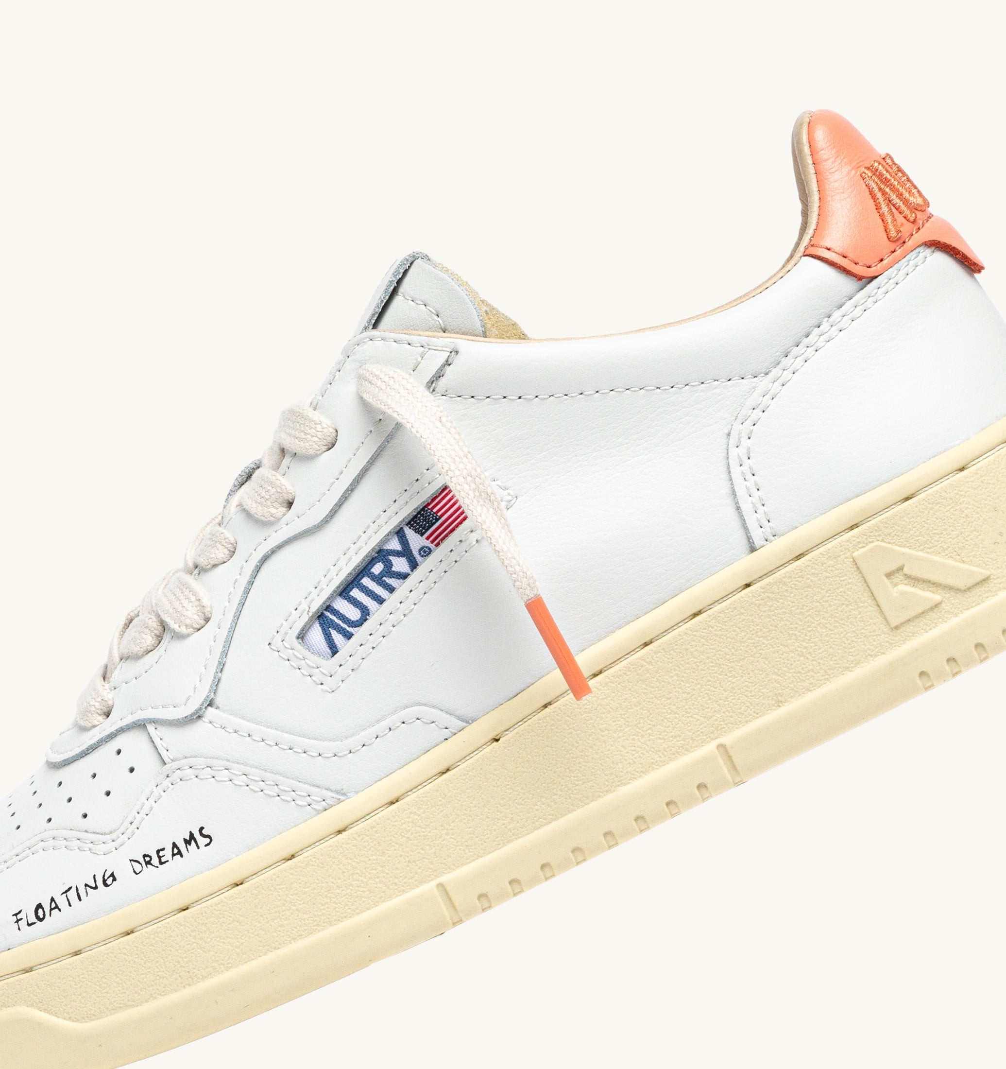 BASKETS MEDALIST LOW EN CUIR BLANC ET PEACH PINK