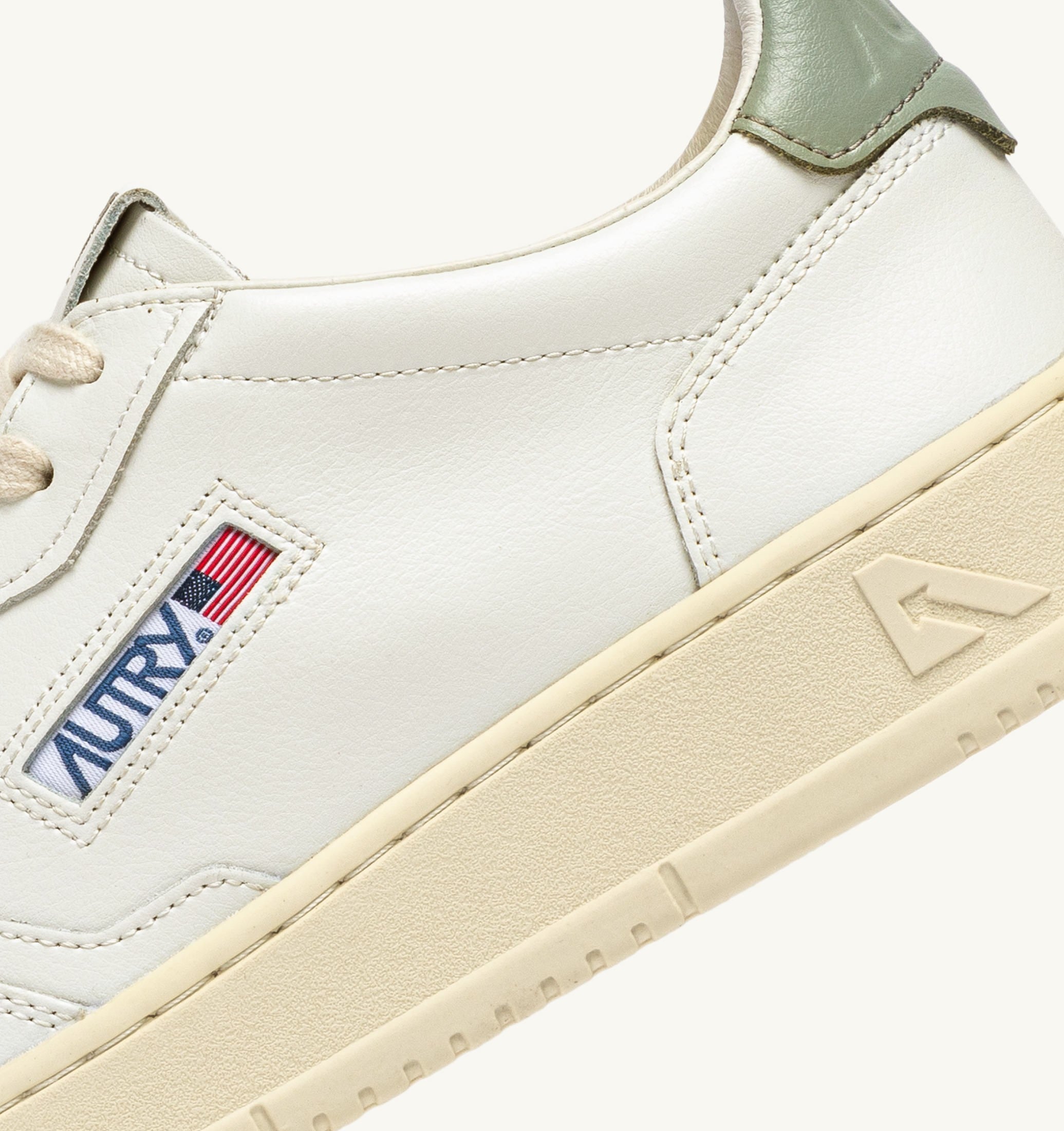 BASKETS MEDALIST LOW EN CUIR BLANC ET SEA GREEN