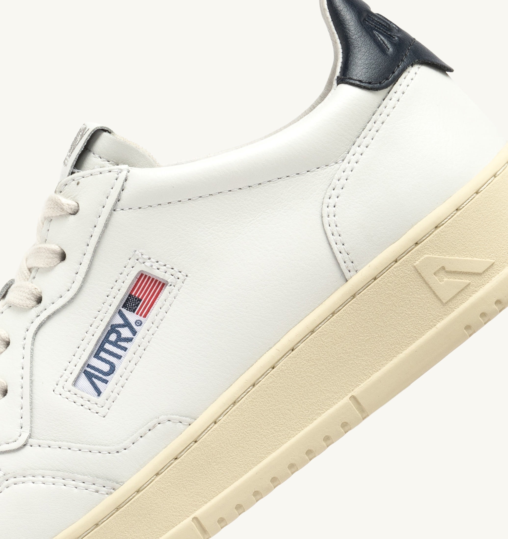 BASKETS MEDALIST LOW EN CUIR BLANC ET SPACE