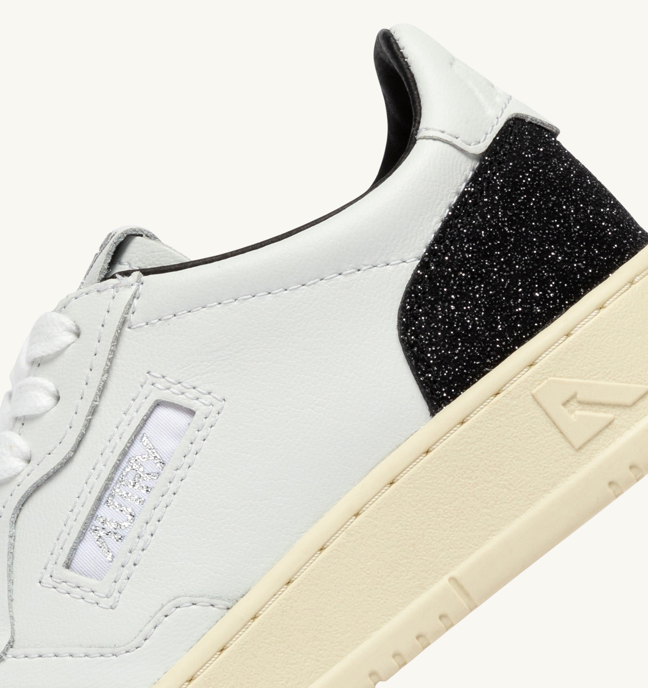 BASKETS MEDALIST LOW EN CUIR BLANC ET STARS OFF BLACK