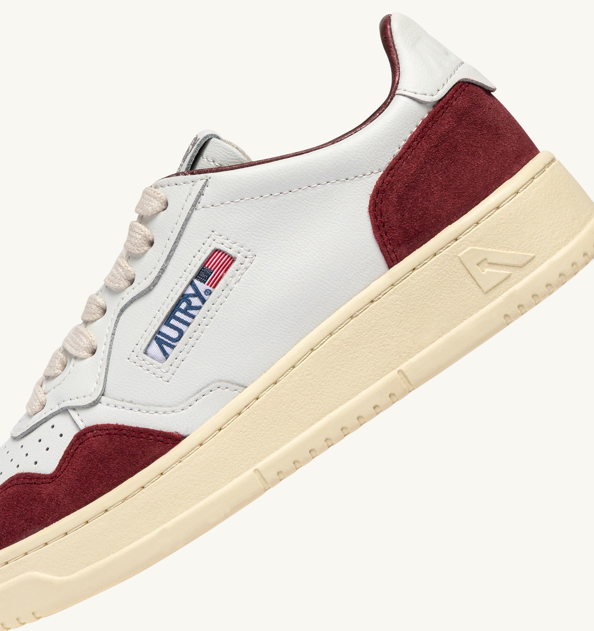 BASKETS MEDALIST LOW EN CUIR BLANC ET DAIM BORDEAUX