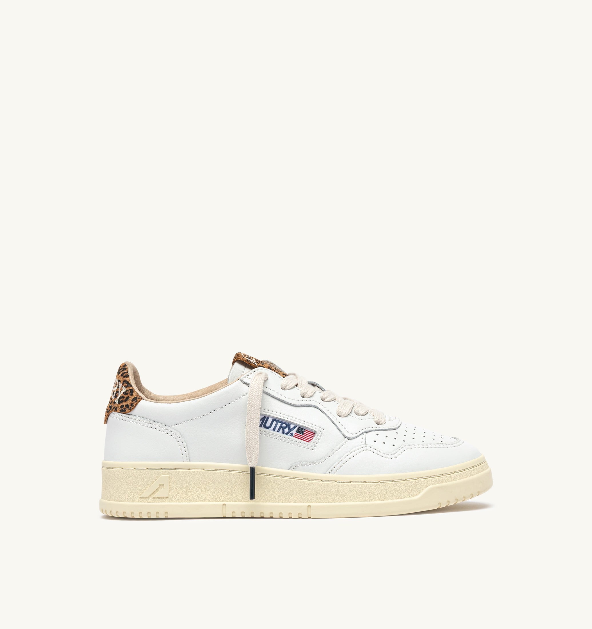 BASKETS MEDALIST LOW EN CUIR BLANC ET DAIM LEOPARD
