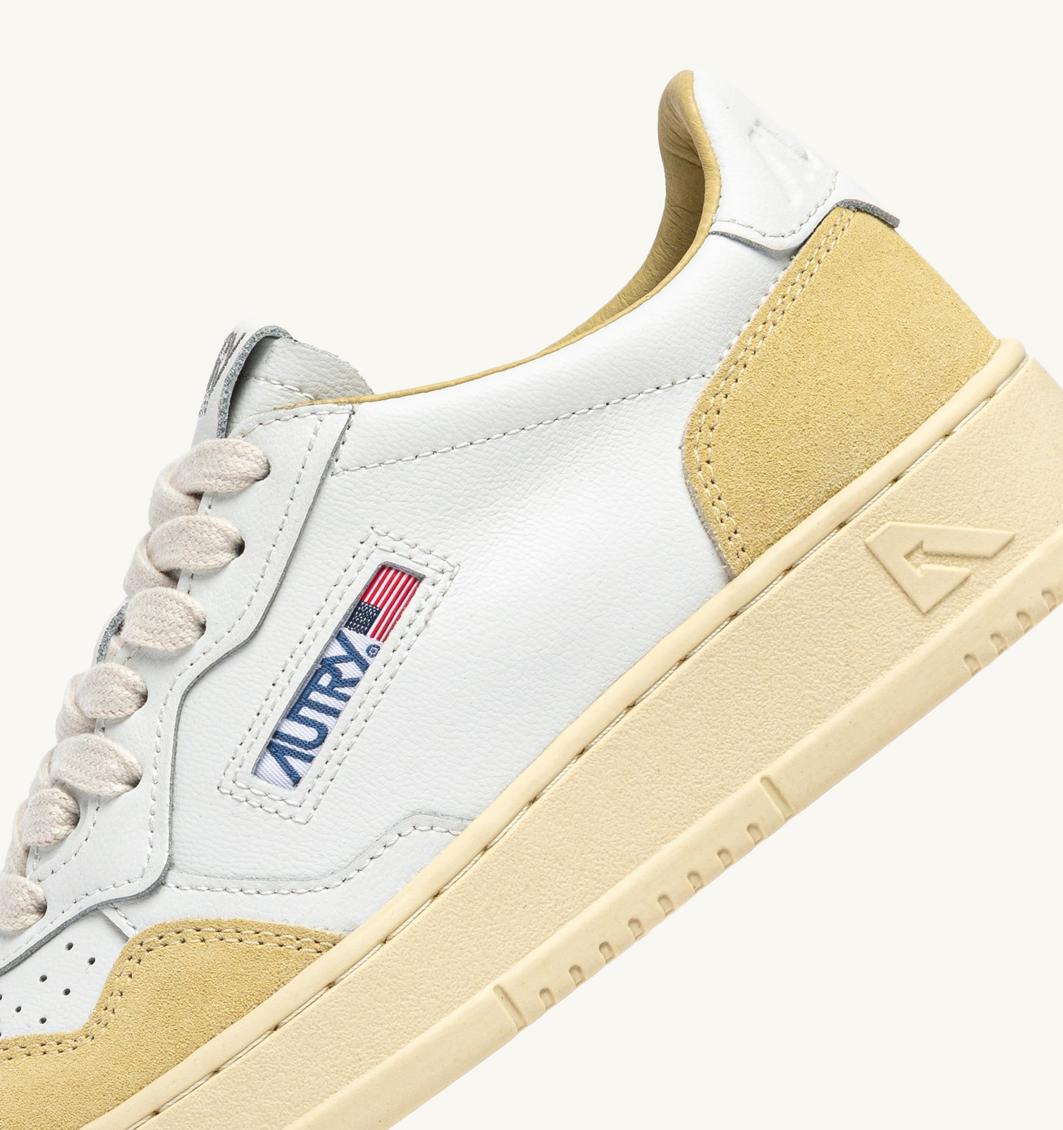 BASKETS MEDALIST LOW EN CUIR BLANC ET DAIM STRAW