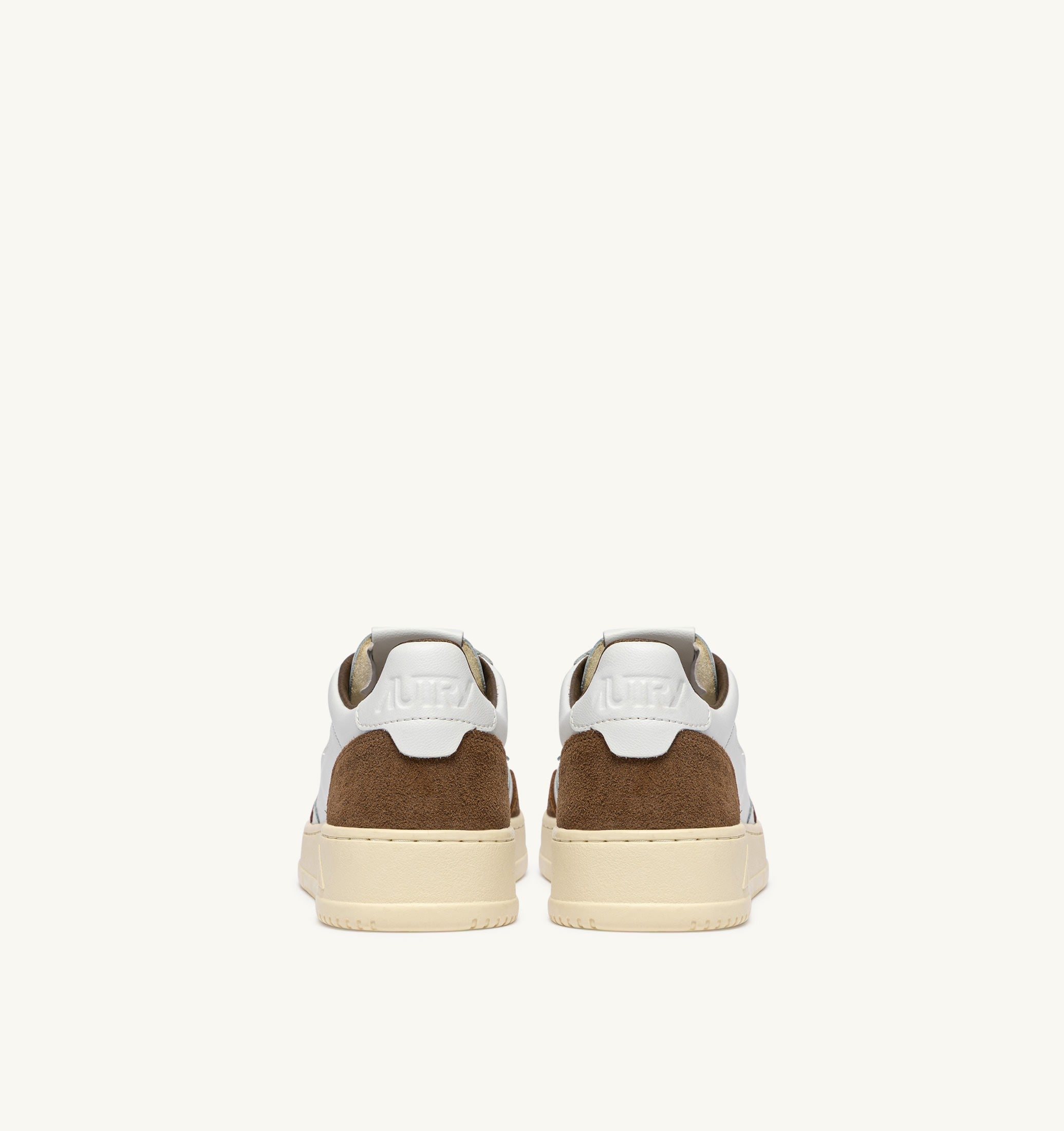 BASKETS MEDALIST LOW EN CUIR BLANC ET DAIM TABAC