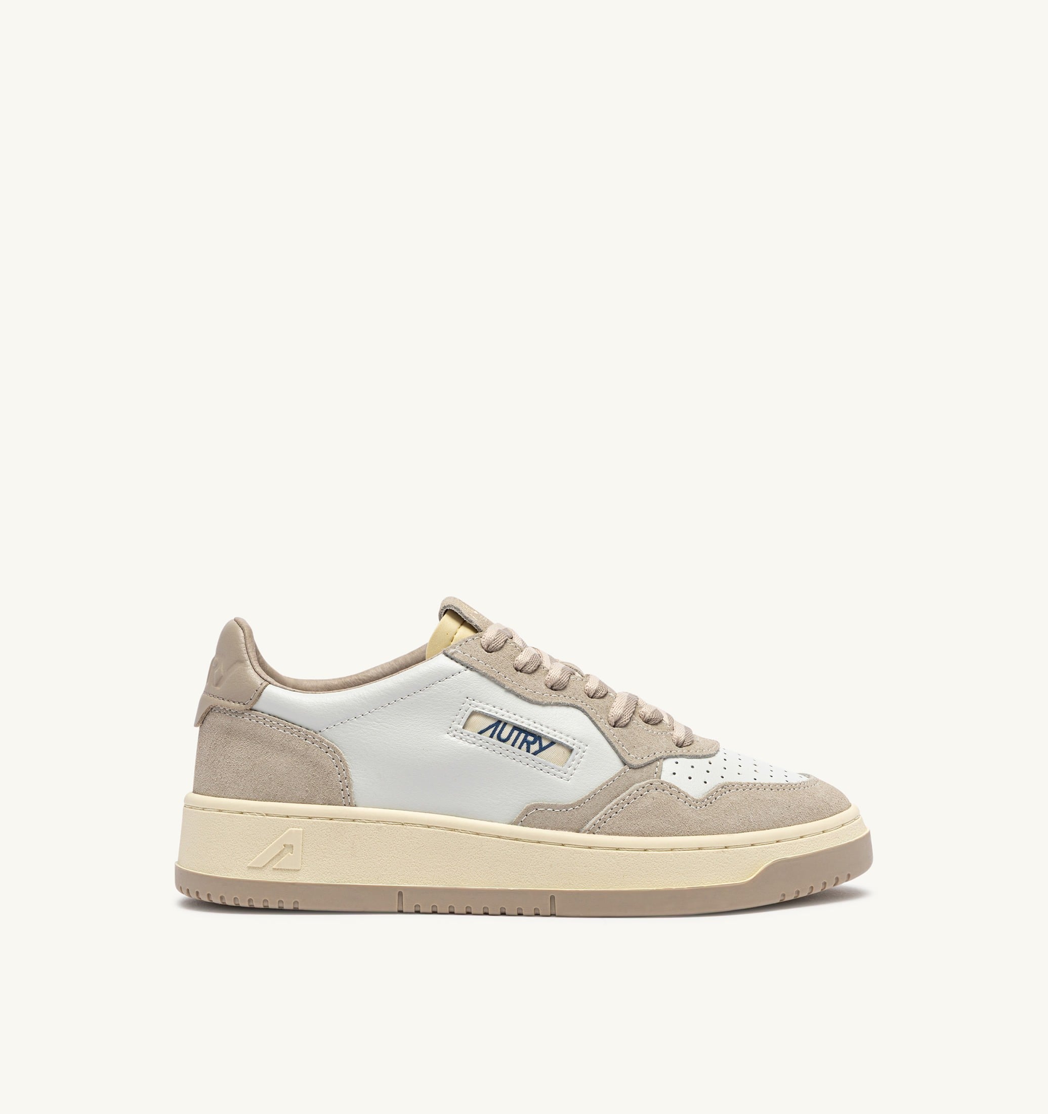 BASKETS MEDALIST LOW EN CUIR ET DAIM FEATHER GRAY ET LAMB