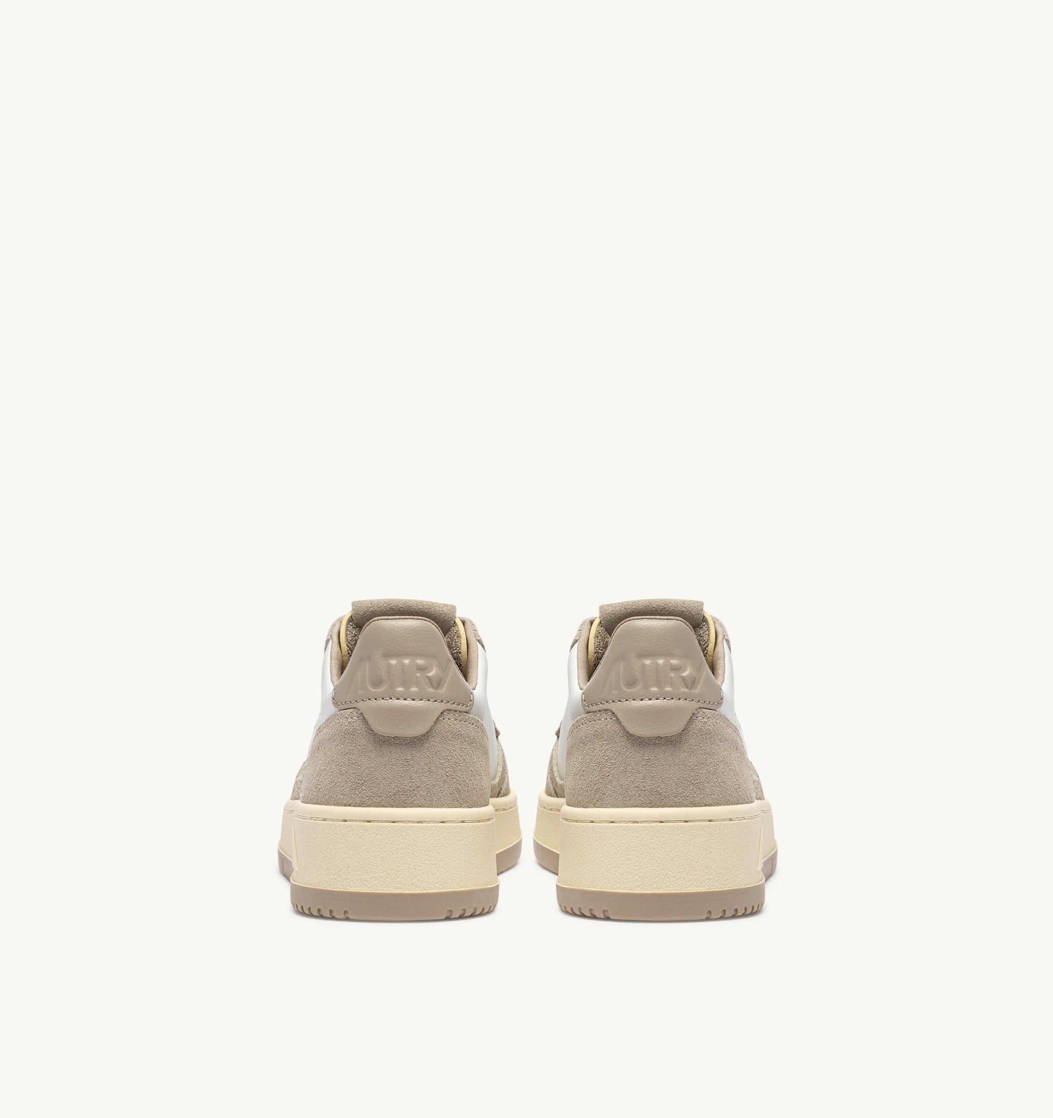 BASKETS MEDALIST LOW EN CUIR ET DAIM FEATHER GRAY ET LAMB