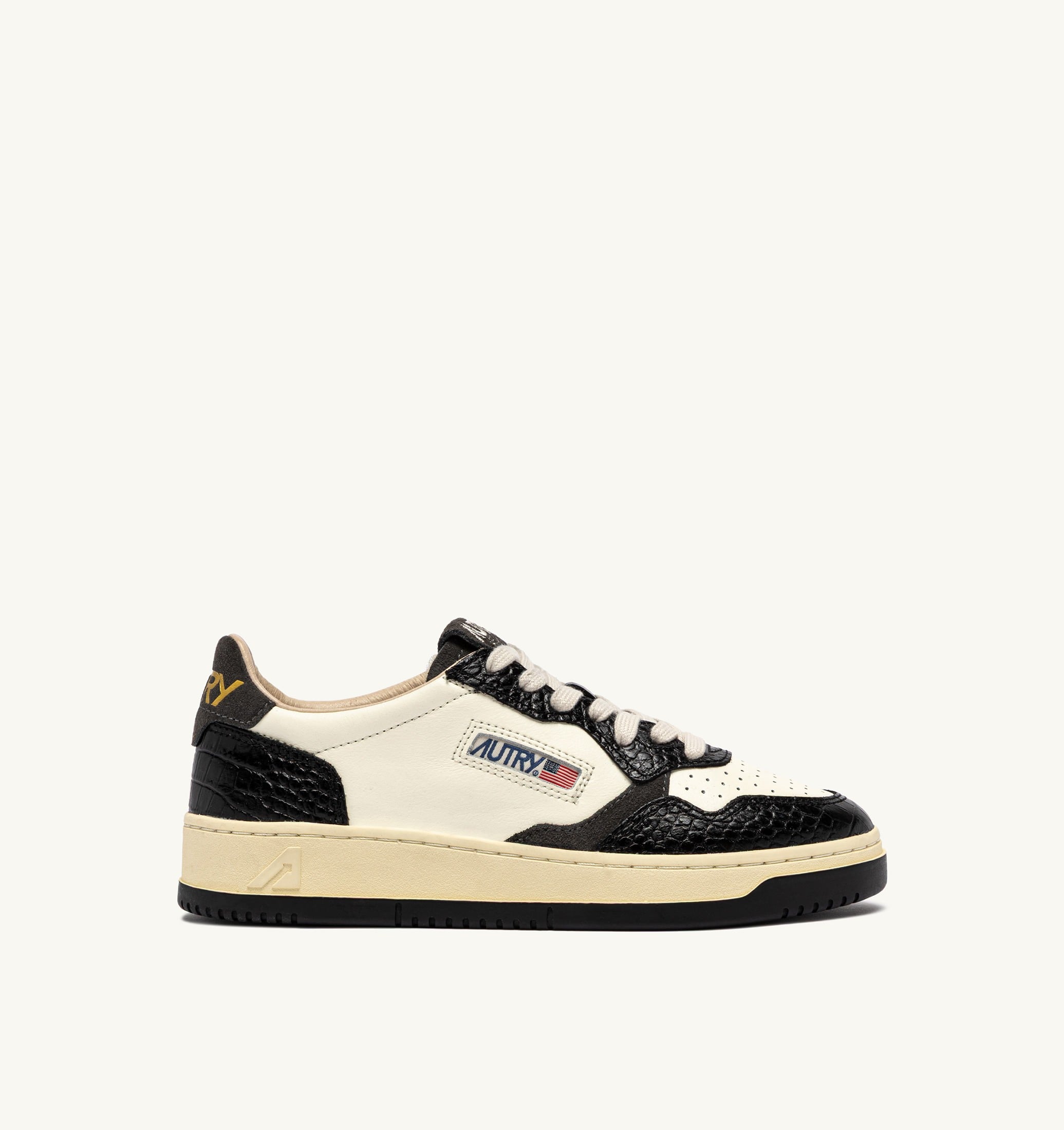 BASKETS MEDALIST LOW EN CUIR MARSHMALLOW ET NOIR