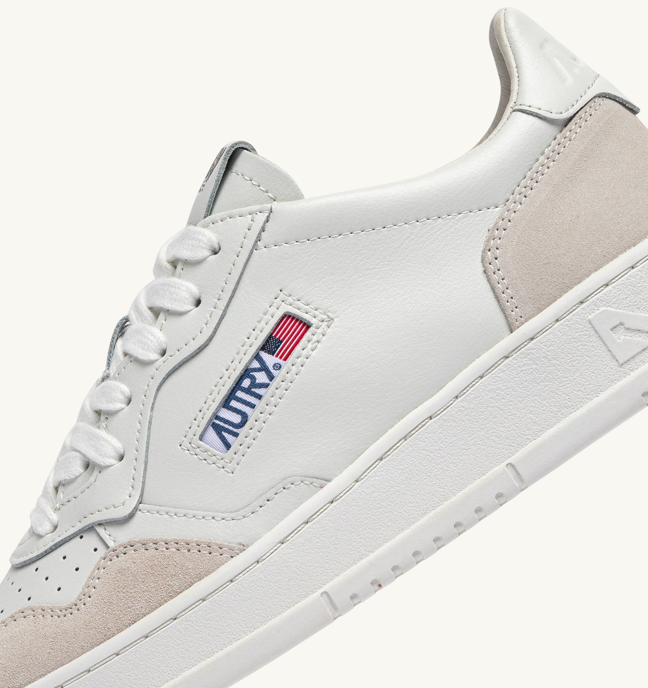 BASKETS MEDALIST LOW EN DAIM ET CUIR BLANC