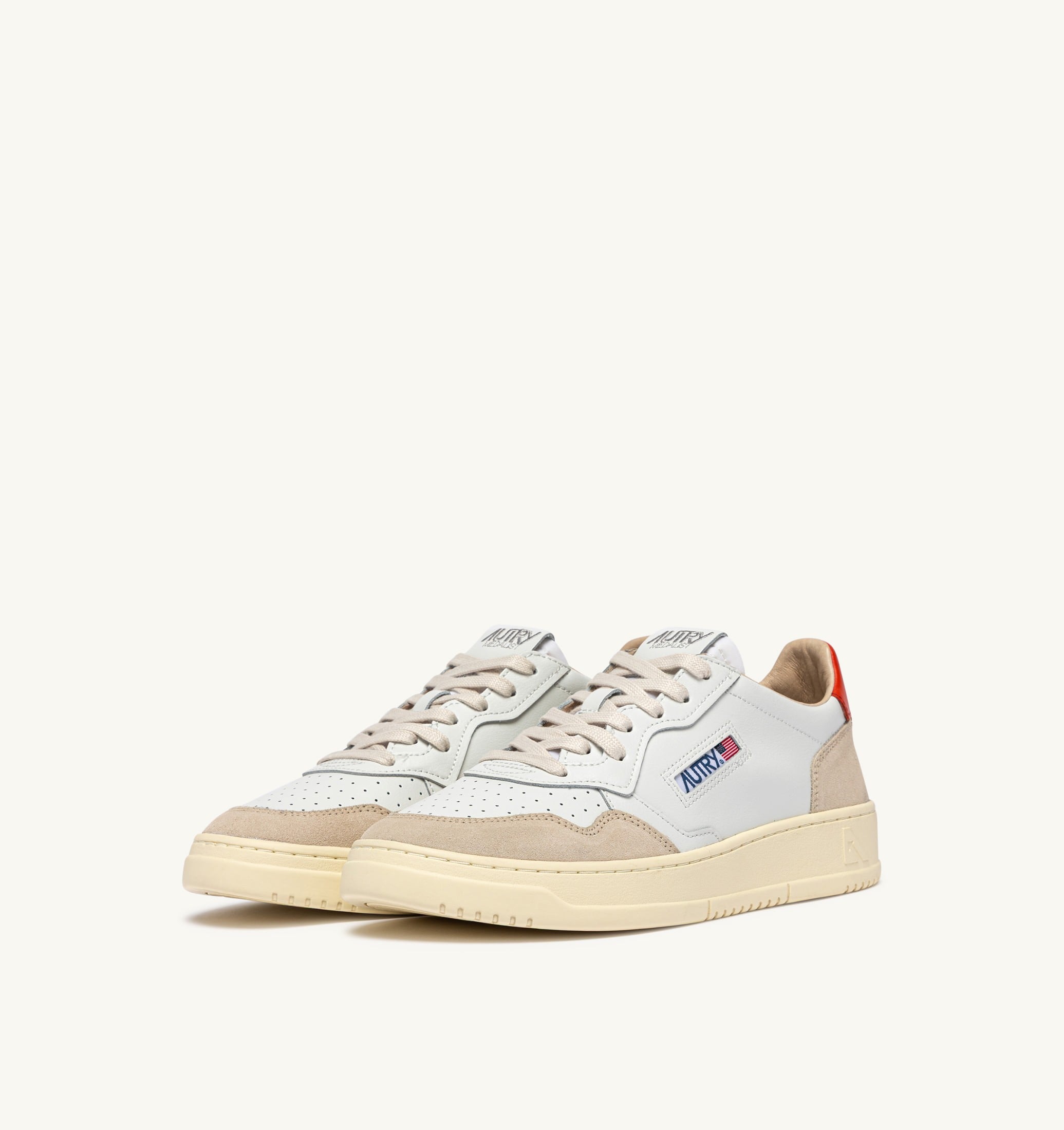 BASKETS MEDALIST LOW EN DAIM ET CUIR BLANC ET LION