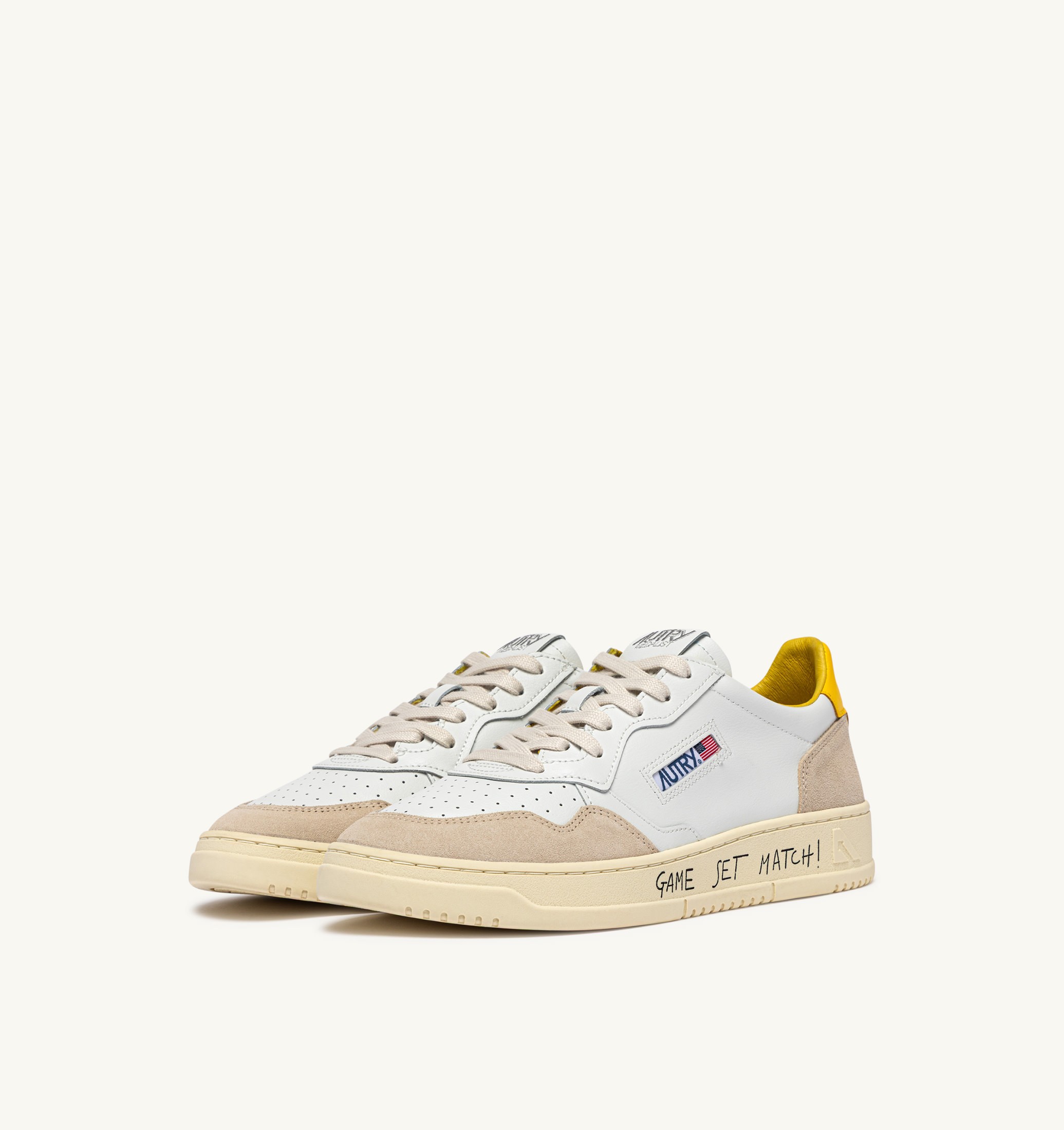 BASKETS MEDALIST LOW EN DAIM ET CUIR BLANC ET SLICKER AVEC LETTERING