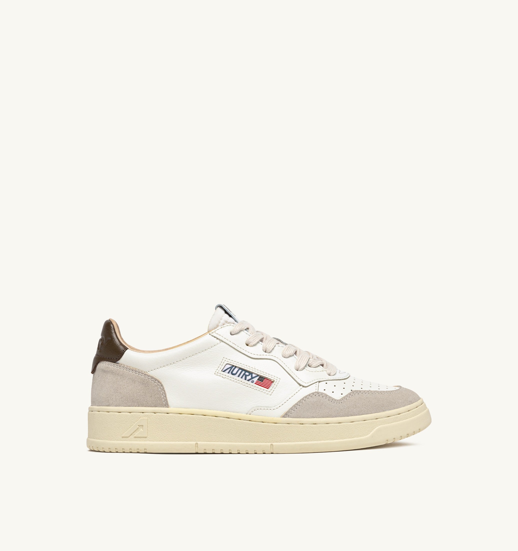 BASKETS MEDALIST LOW EN DAIM ET CUIR BLANC ET TEAK