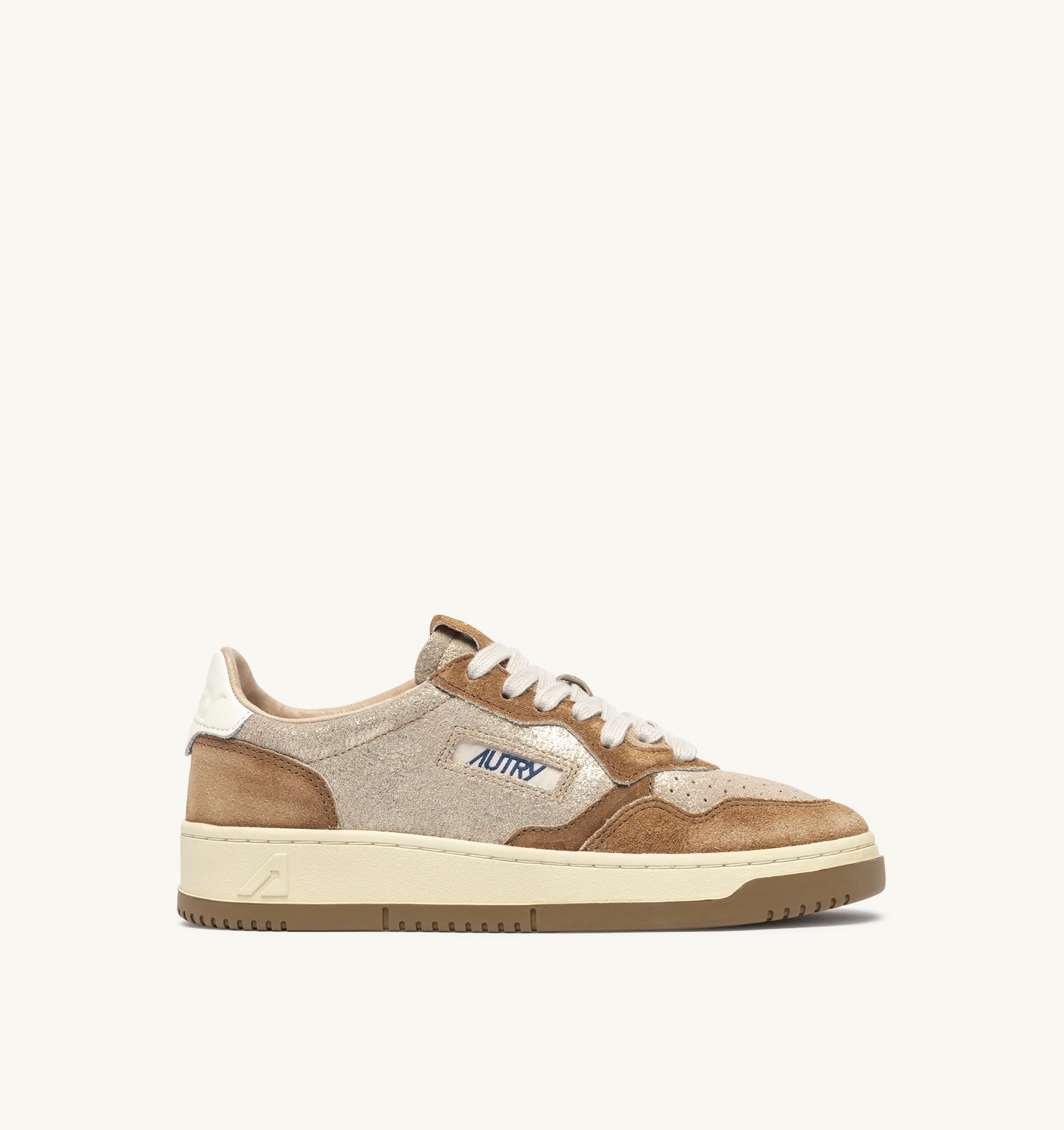 BASKETS MEDALIST LOW EN DAIM PLATINE ET BEIGE SUGAR