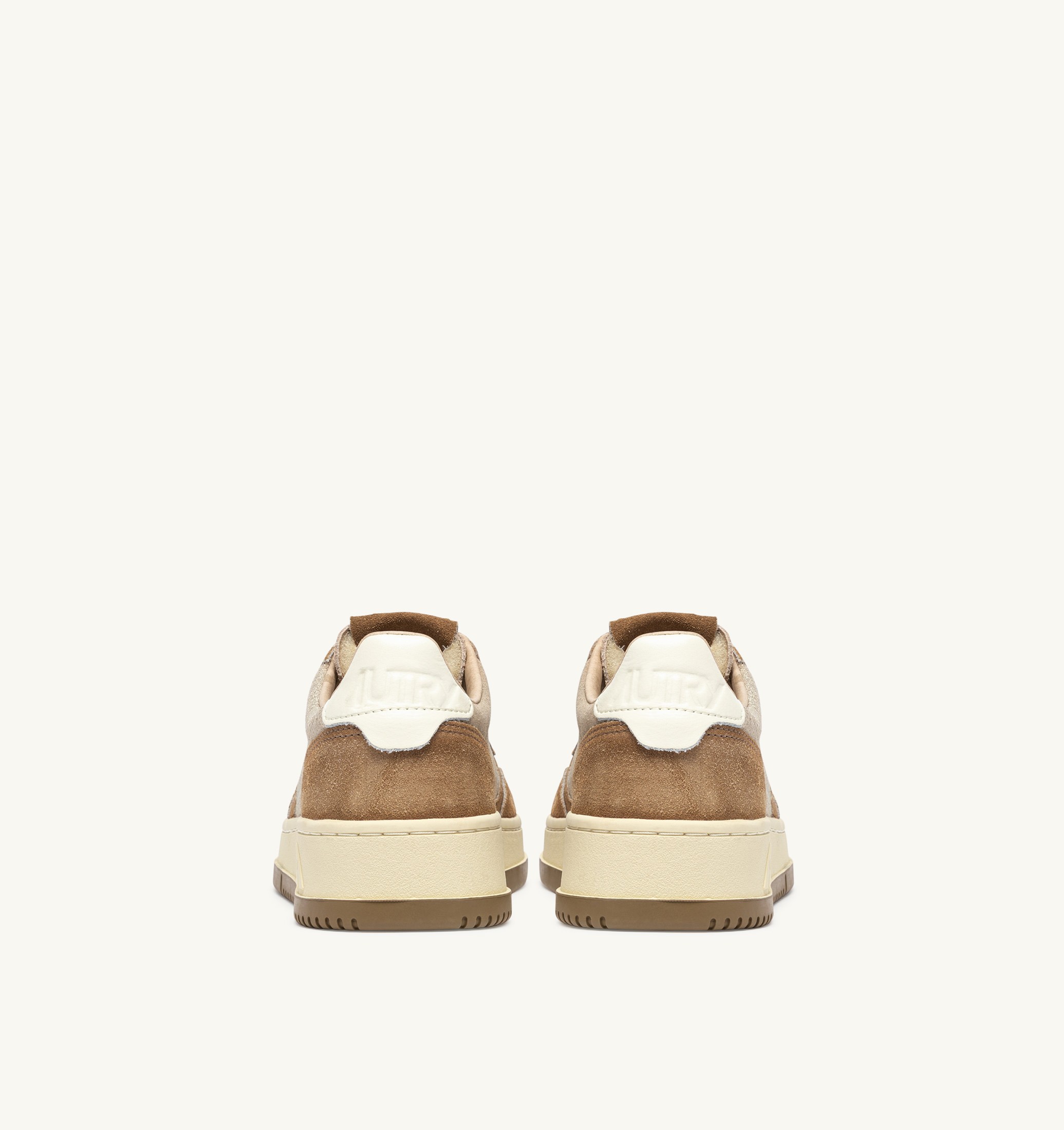 BASKETS MEDALIST LOW EN DAIM PLATINE ET BEIGE SUGAR