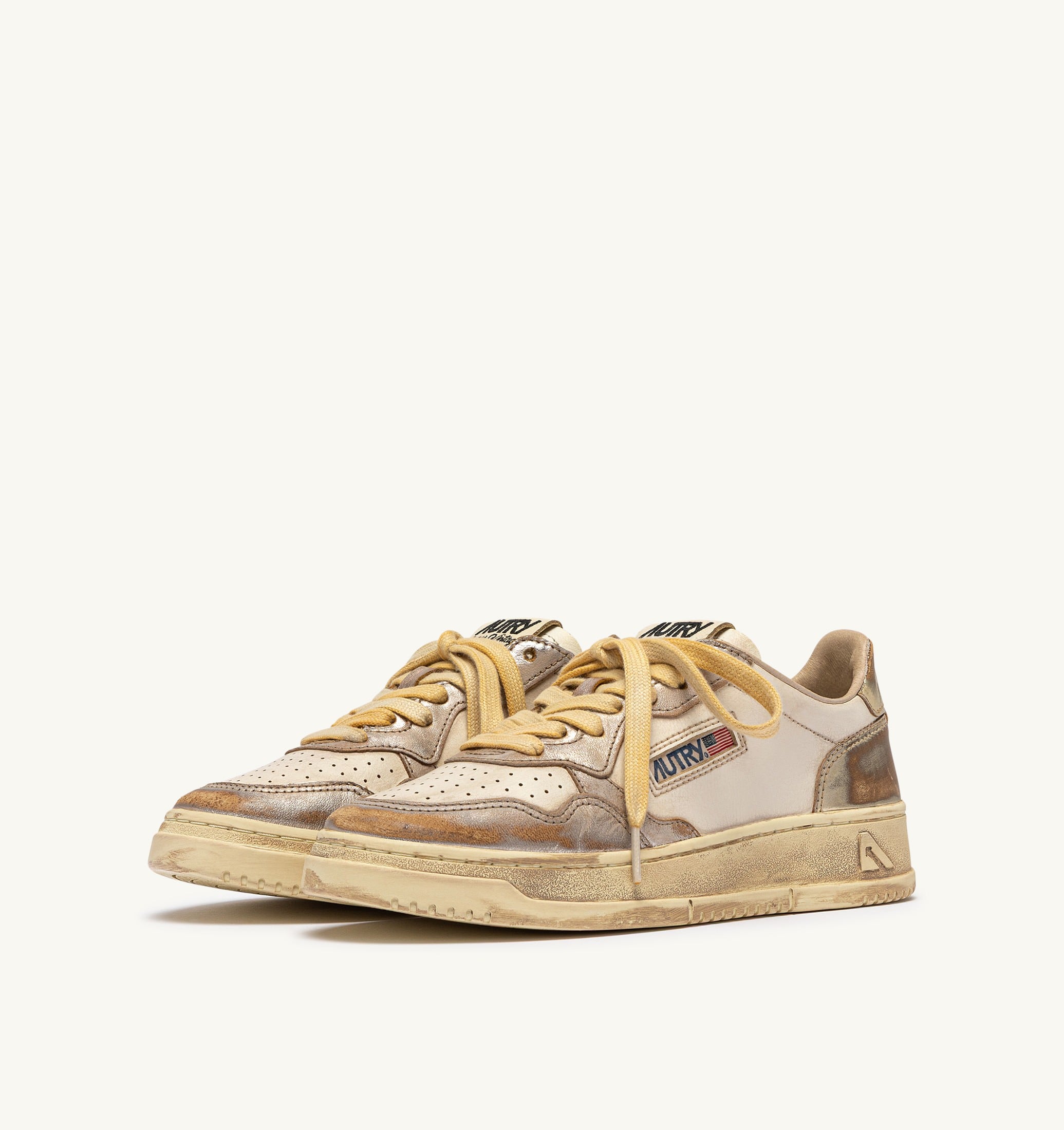 BASKETS MEDALIST LOW SUPER VINTAGE EN CUIR ARGENT ET PLATINE