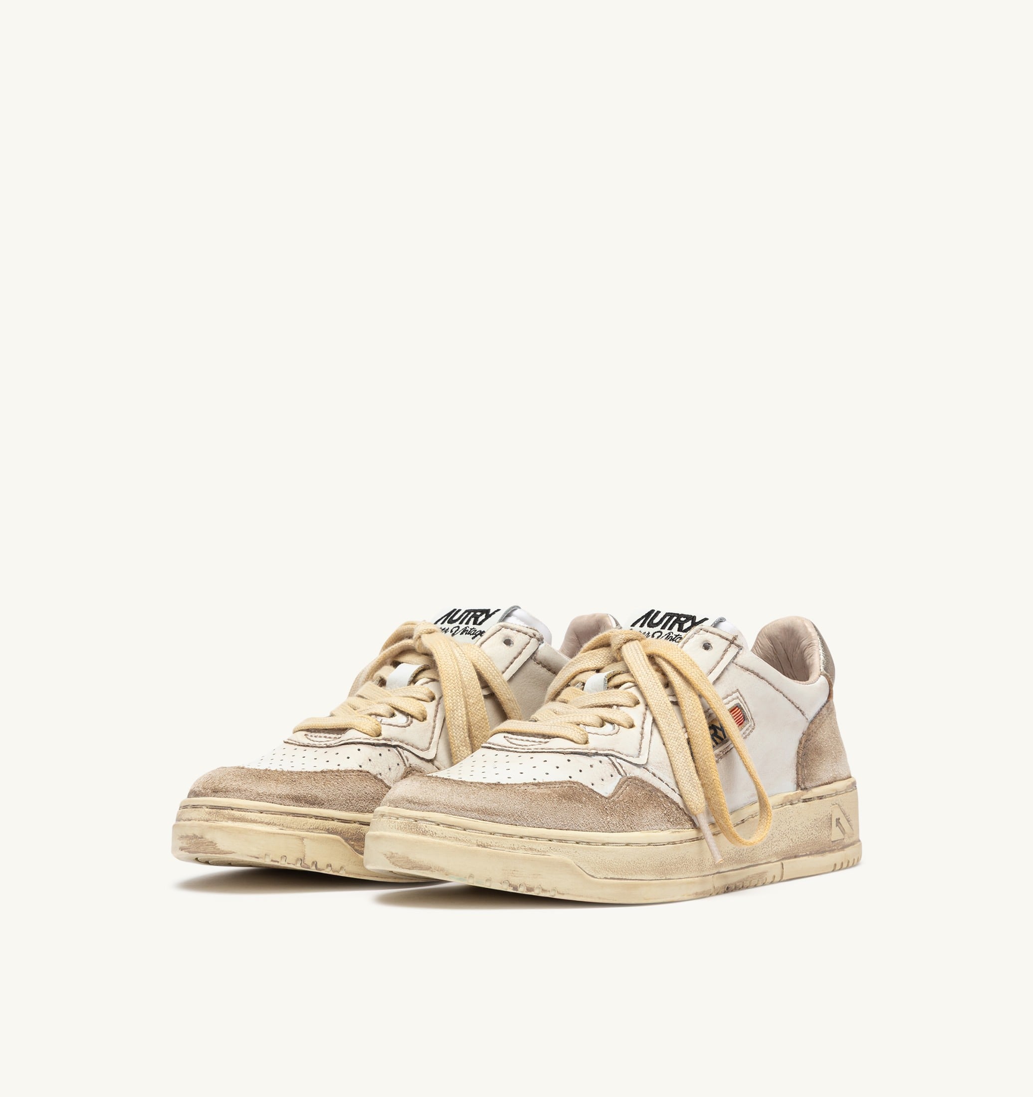 BASKETS MEDALIST LOW SUPER VINTAGE EN CUIR ET DAIM BLANC ET OR