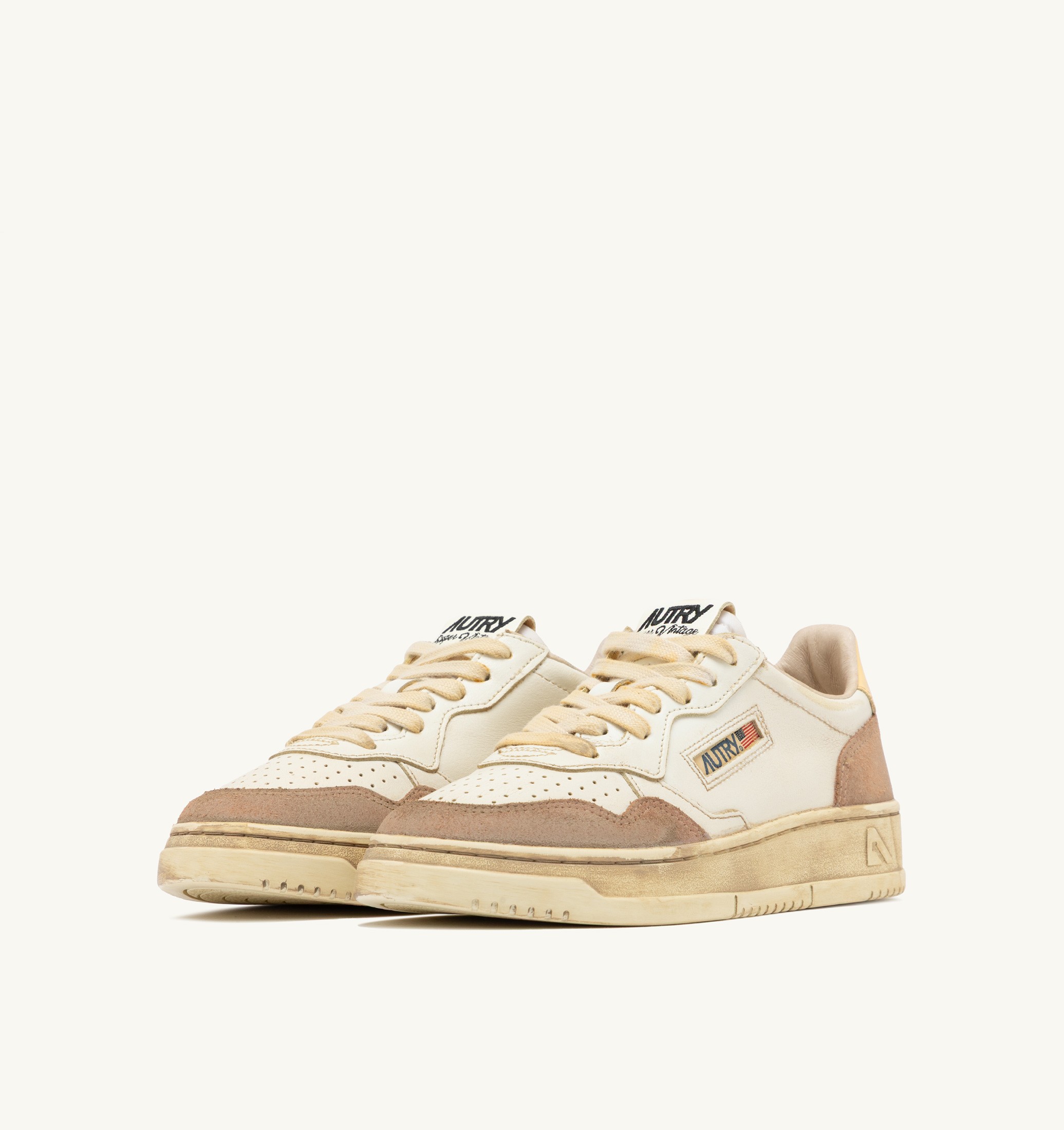 BASKETS MEDALIST LOW SUPER VINTAGE EN CUIR ET DAIM BLANC ET PHARD